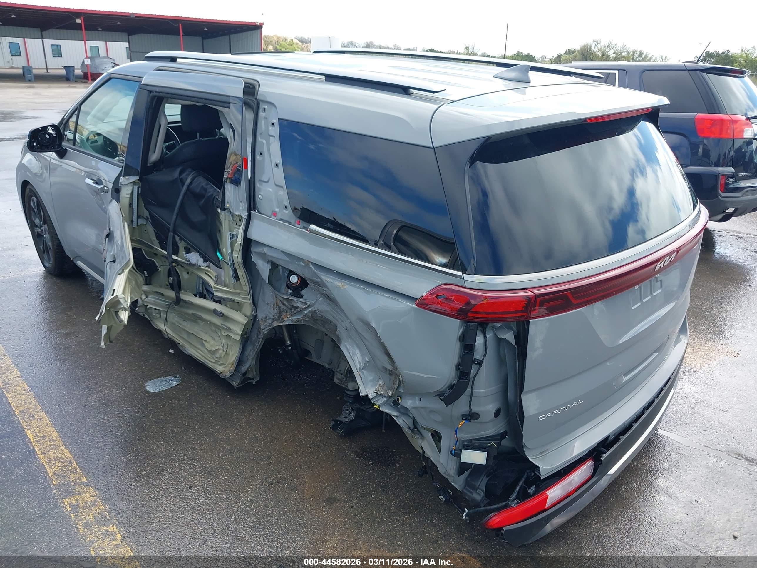 KIA CARNIVAL image 6