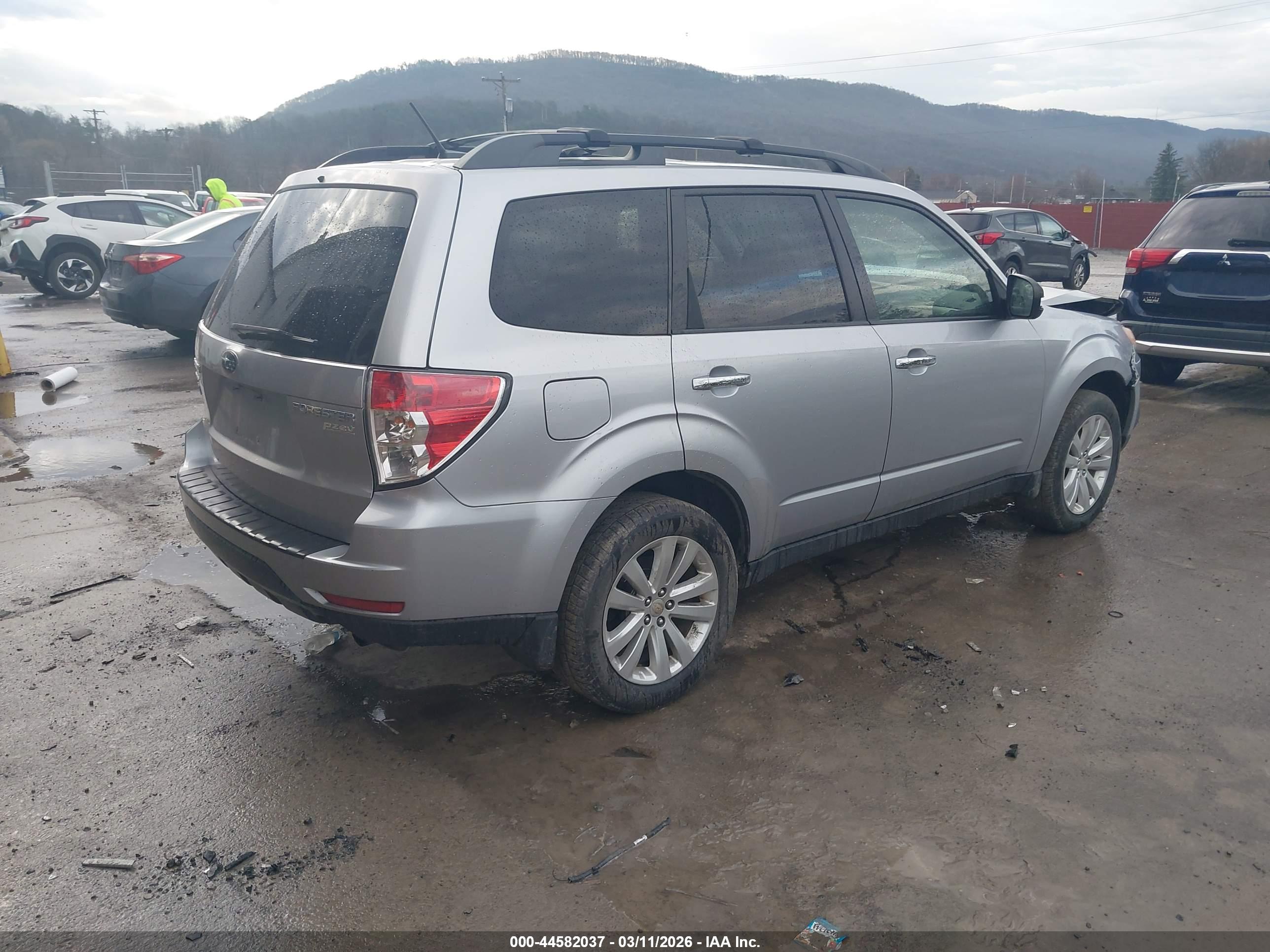 SUBARU FORESTER image 4