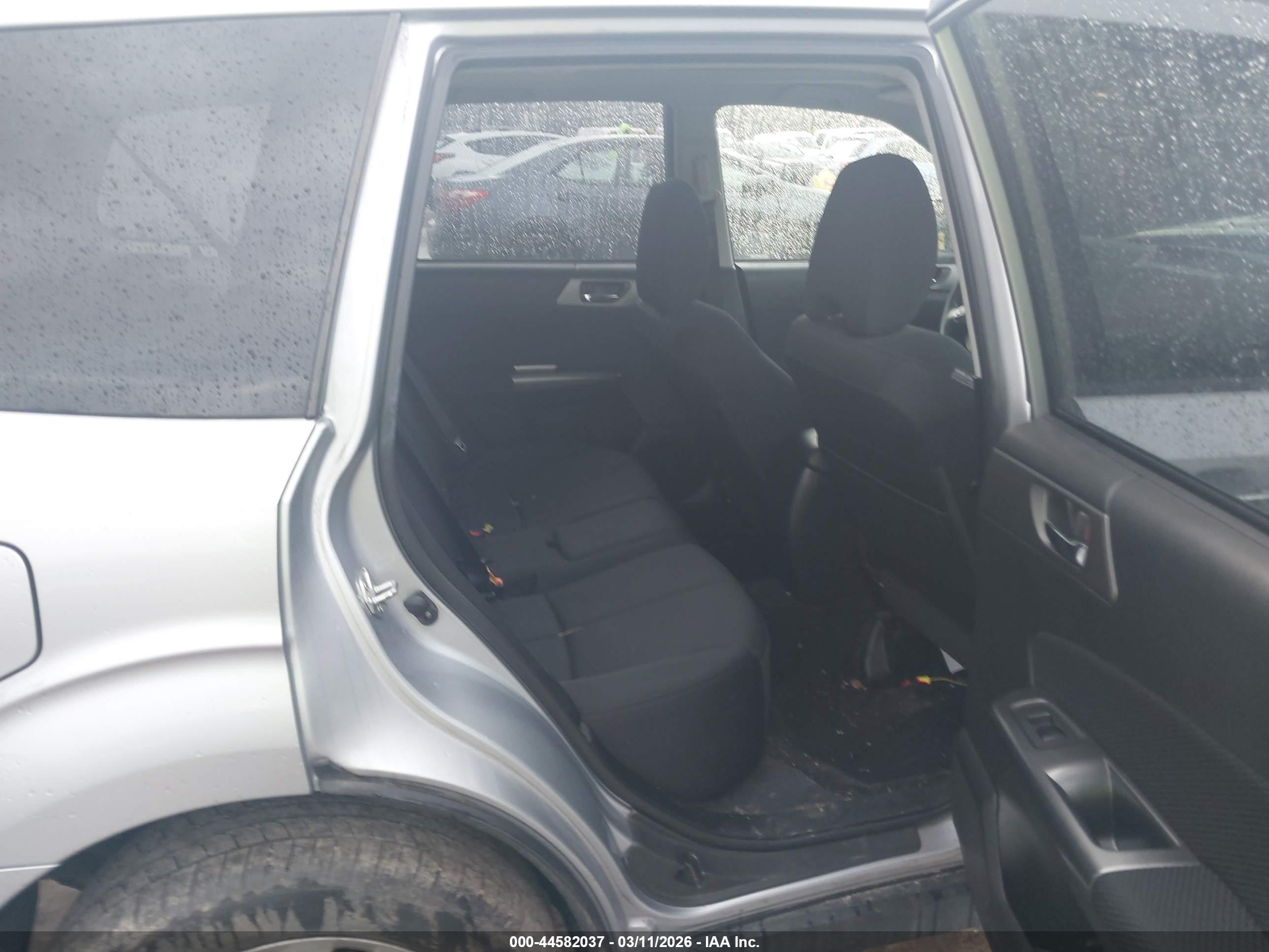 SUBARU FORESTER image 8