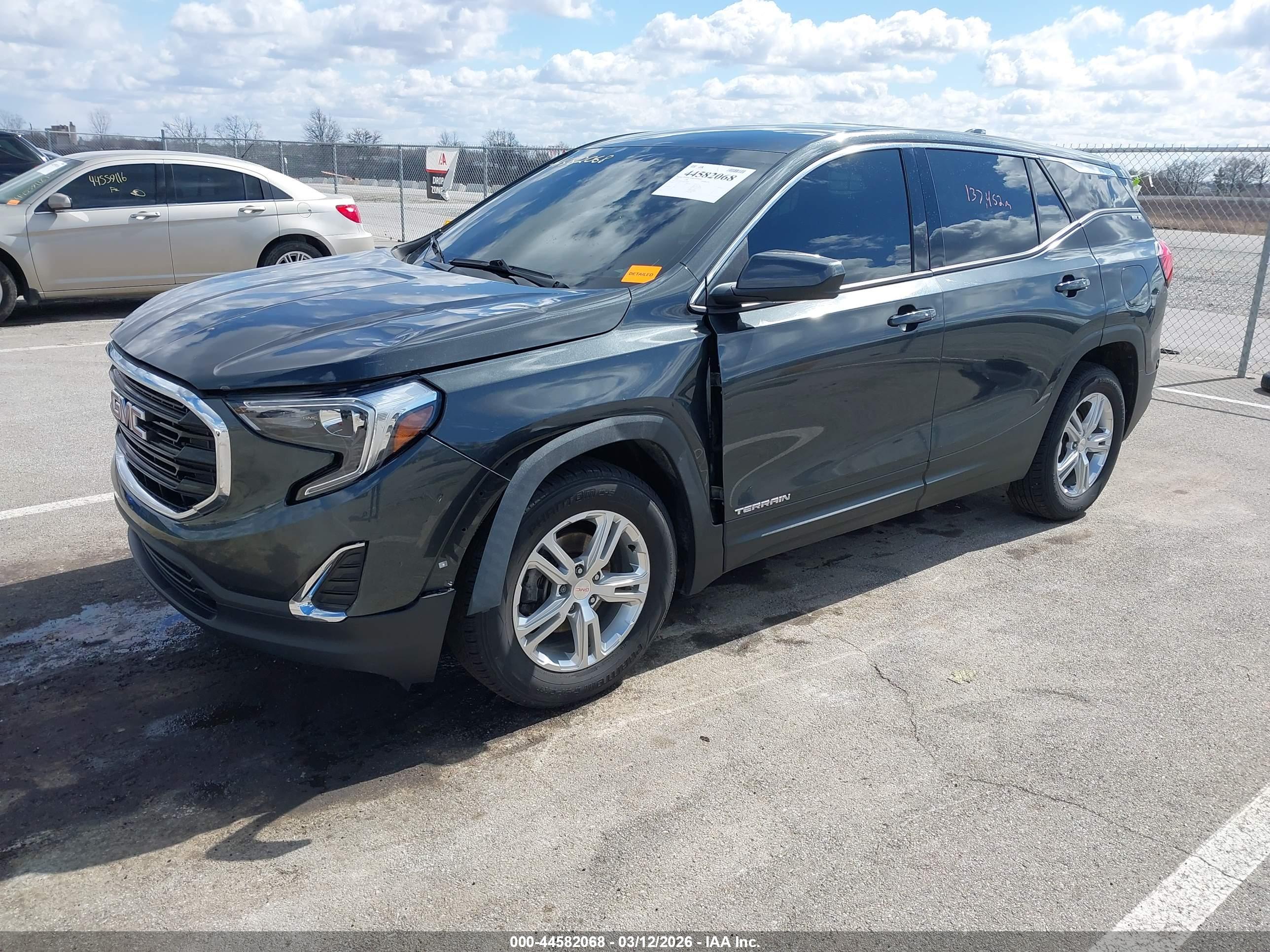 GMC TERRAIN image 2