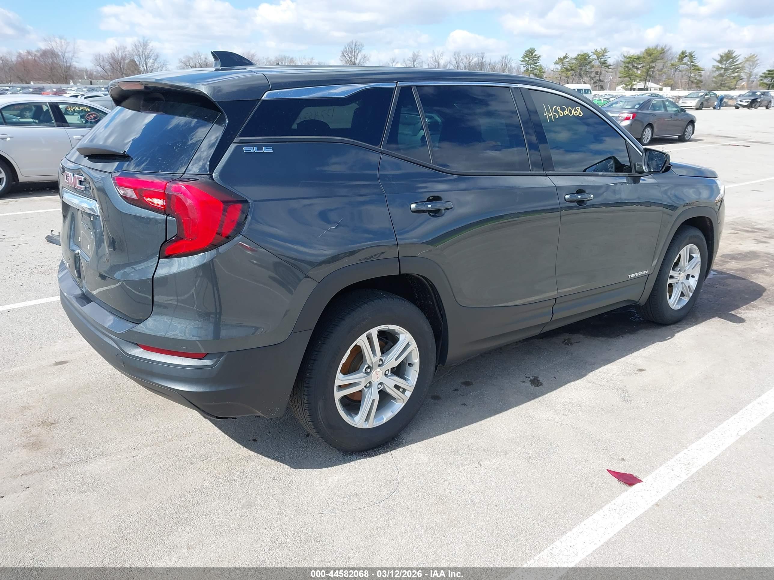GMC TERRAIN image 4