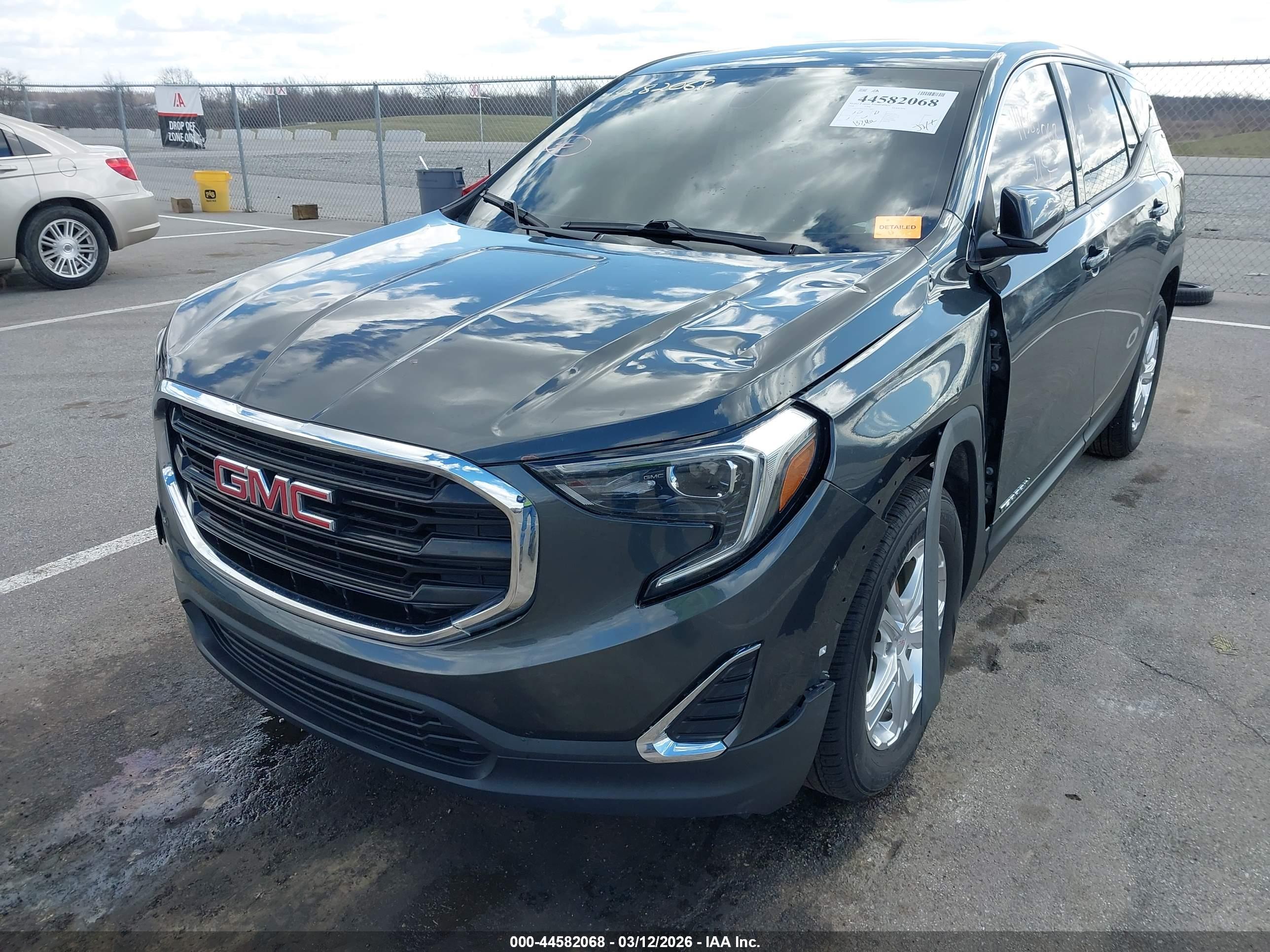GMC TERRAIN image 6