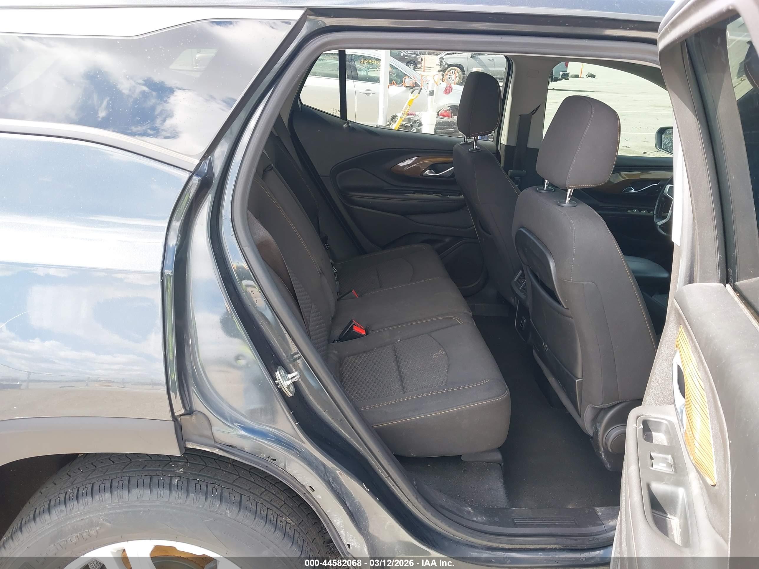 GMC TERRAIN image 8