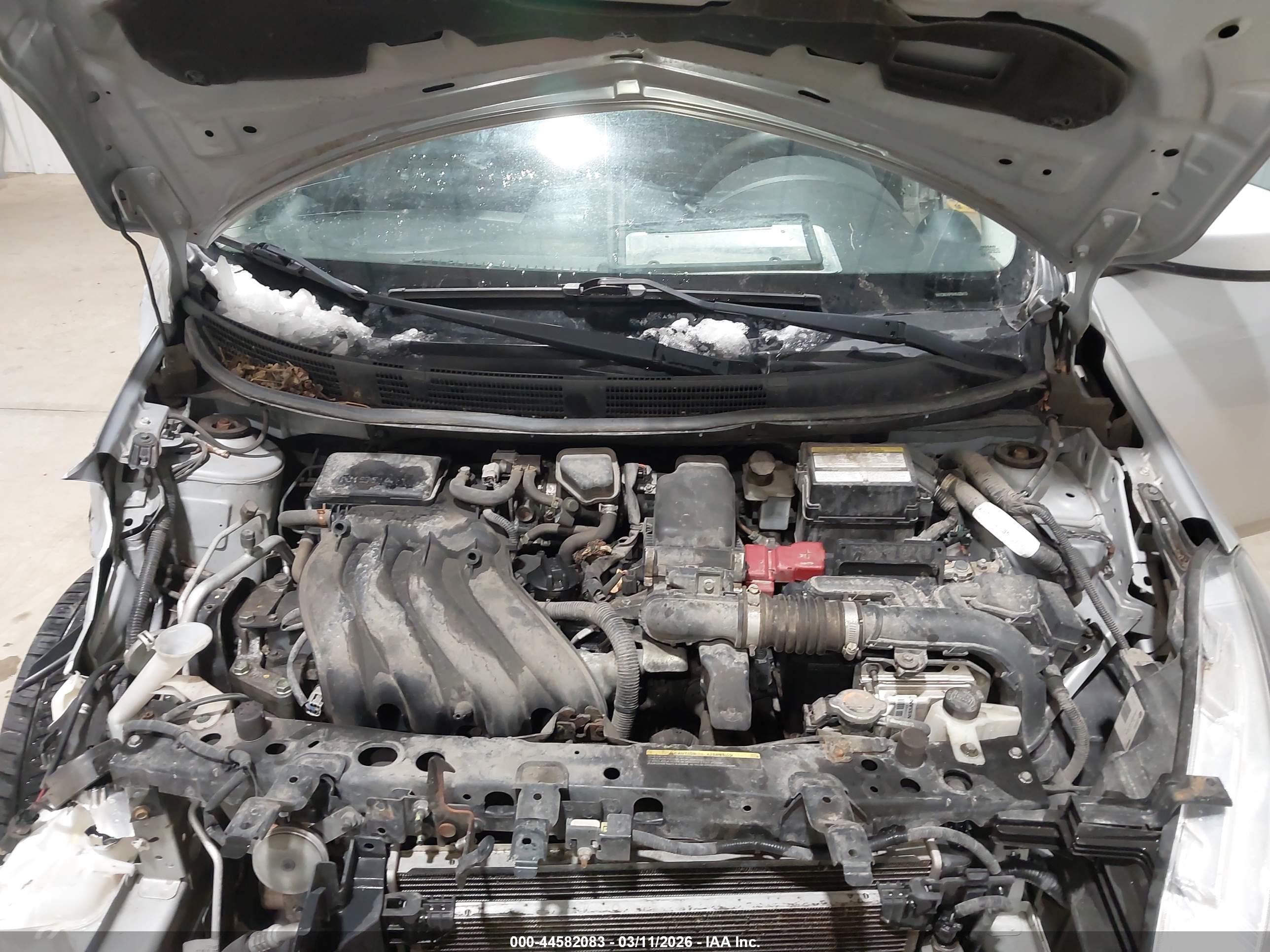 NISSAN VERSA image 10