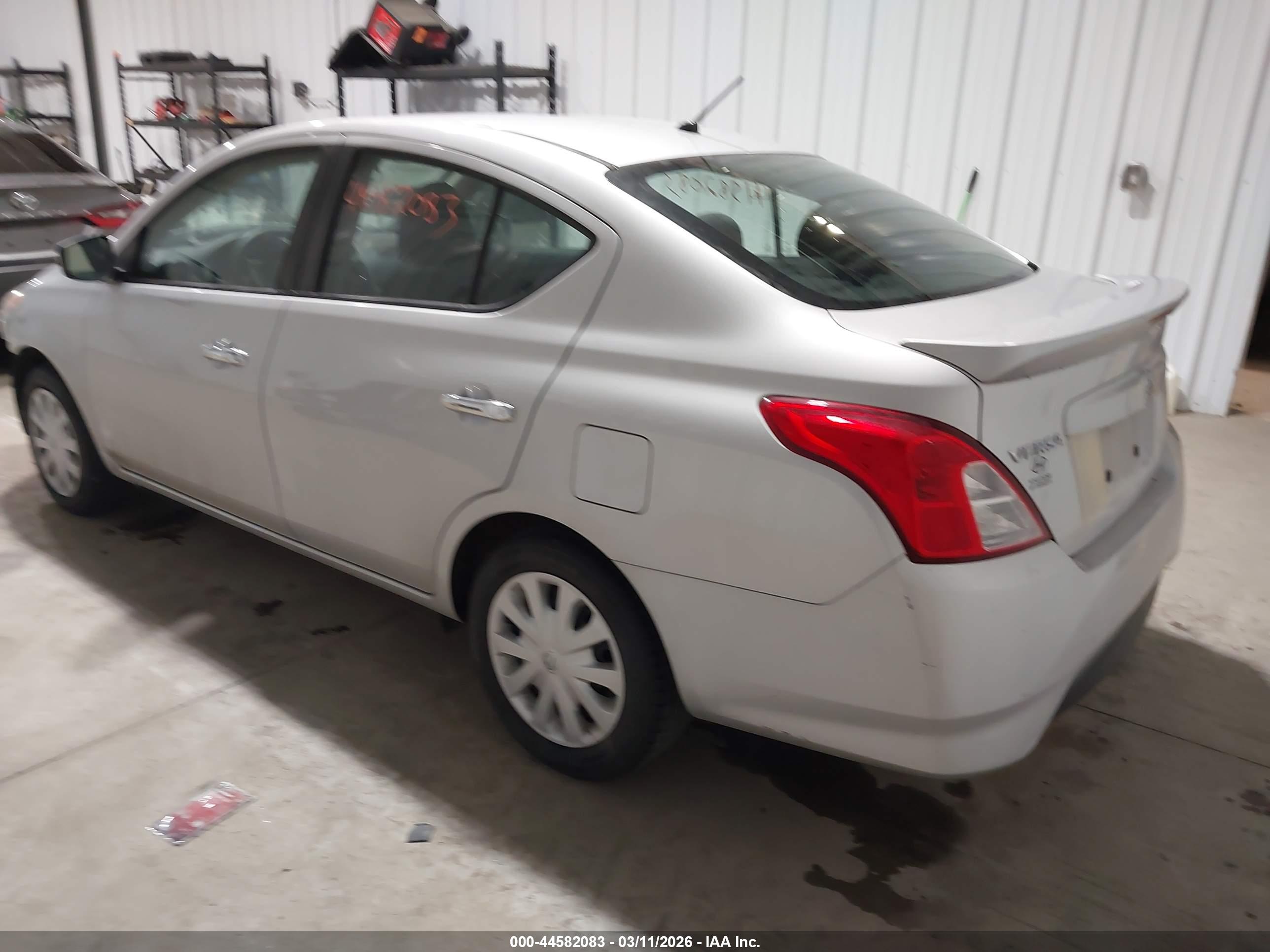 NISSAN VERSA image 3