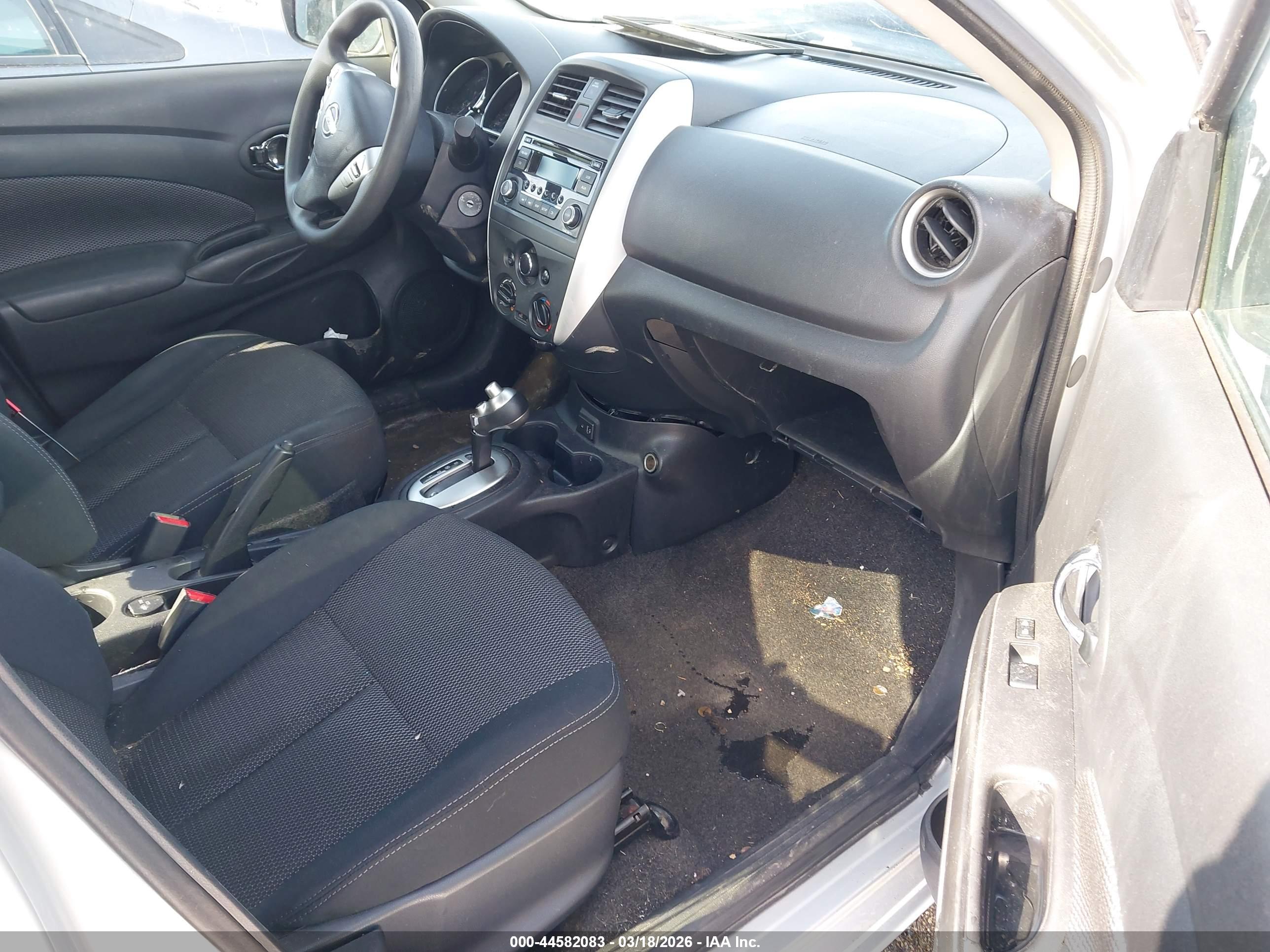 NISSAN VERSA image 5