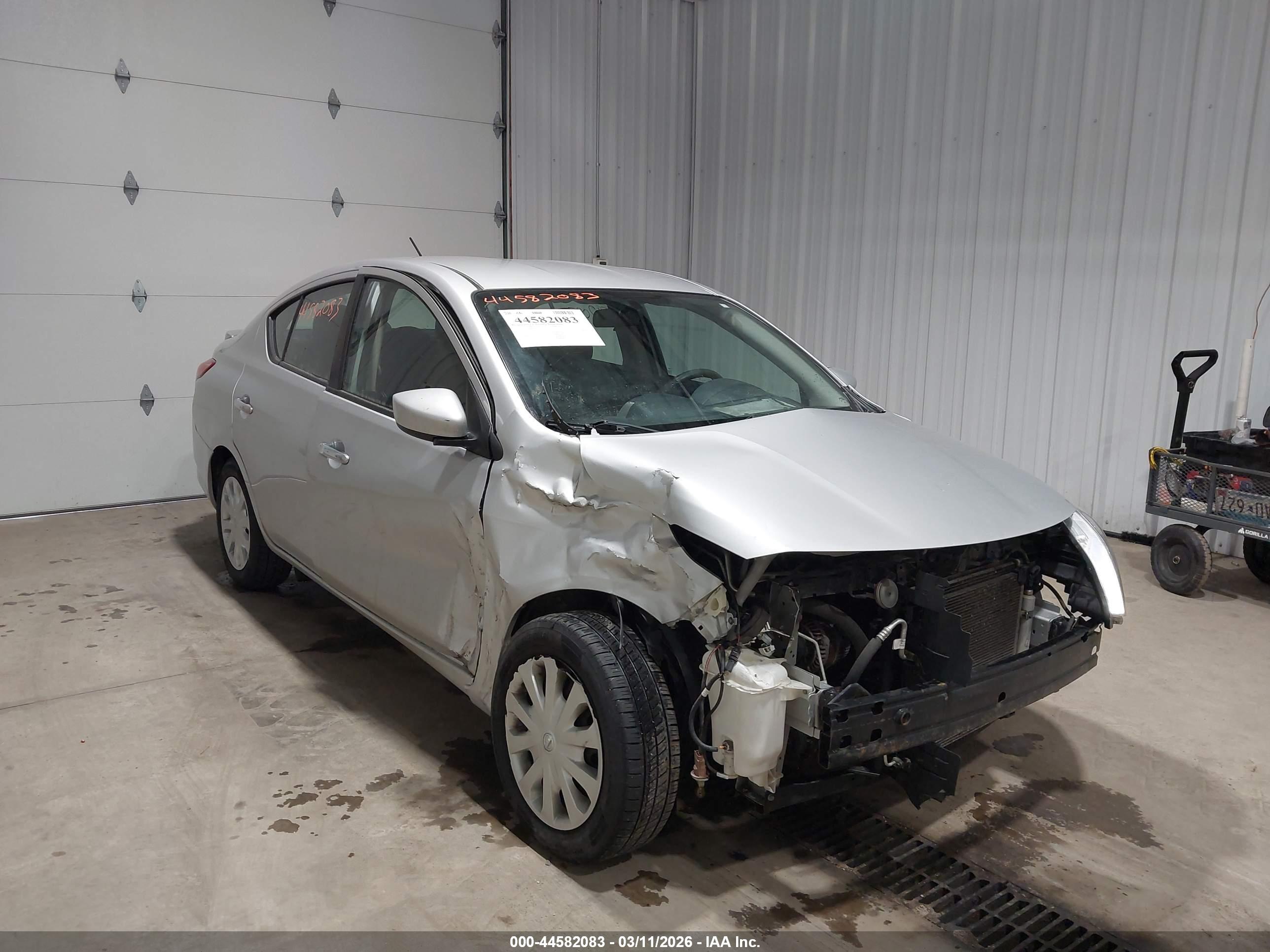 NISSAN VERSA image 6