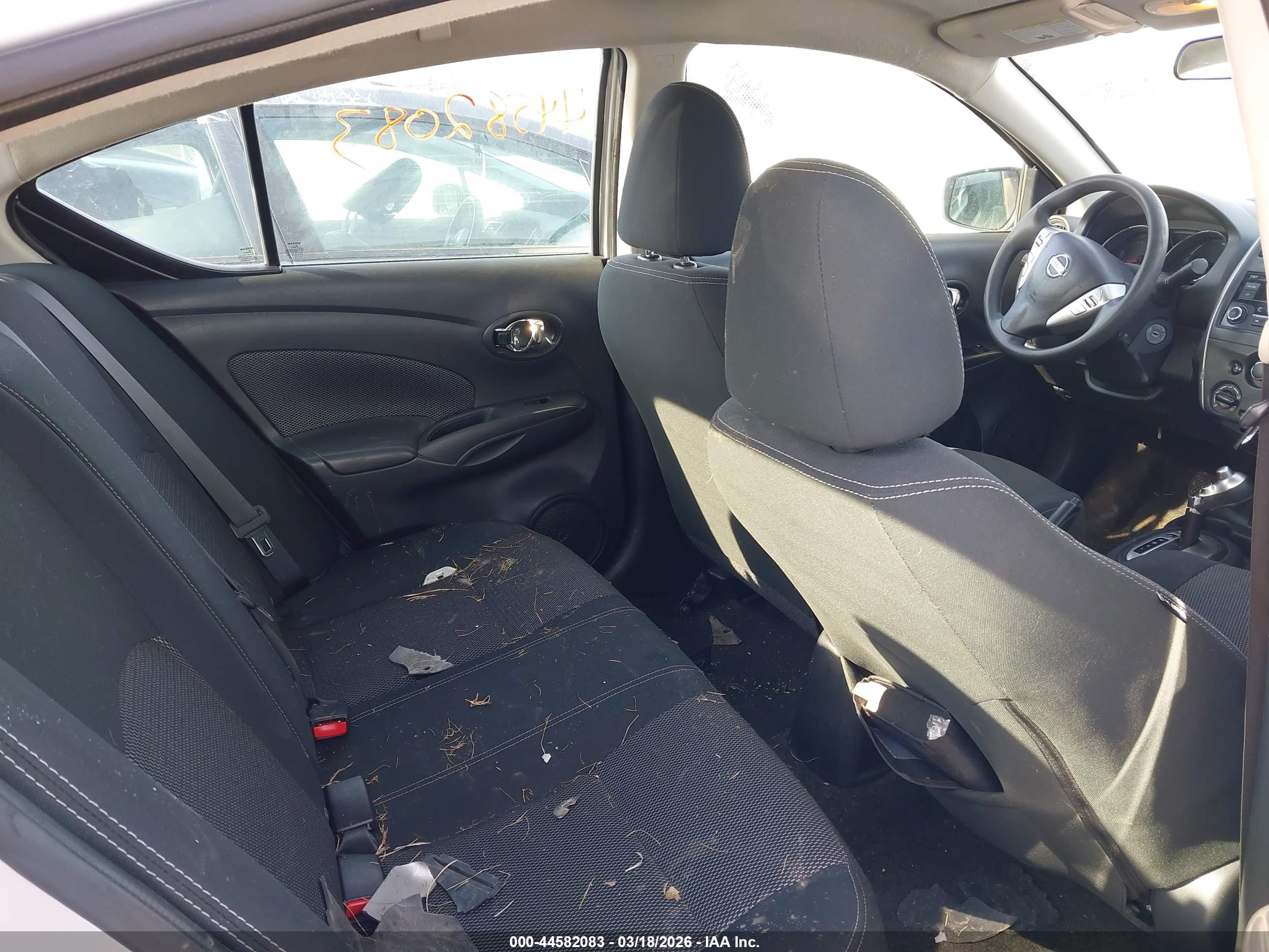 NISSAN VERSA image 8