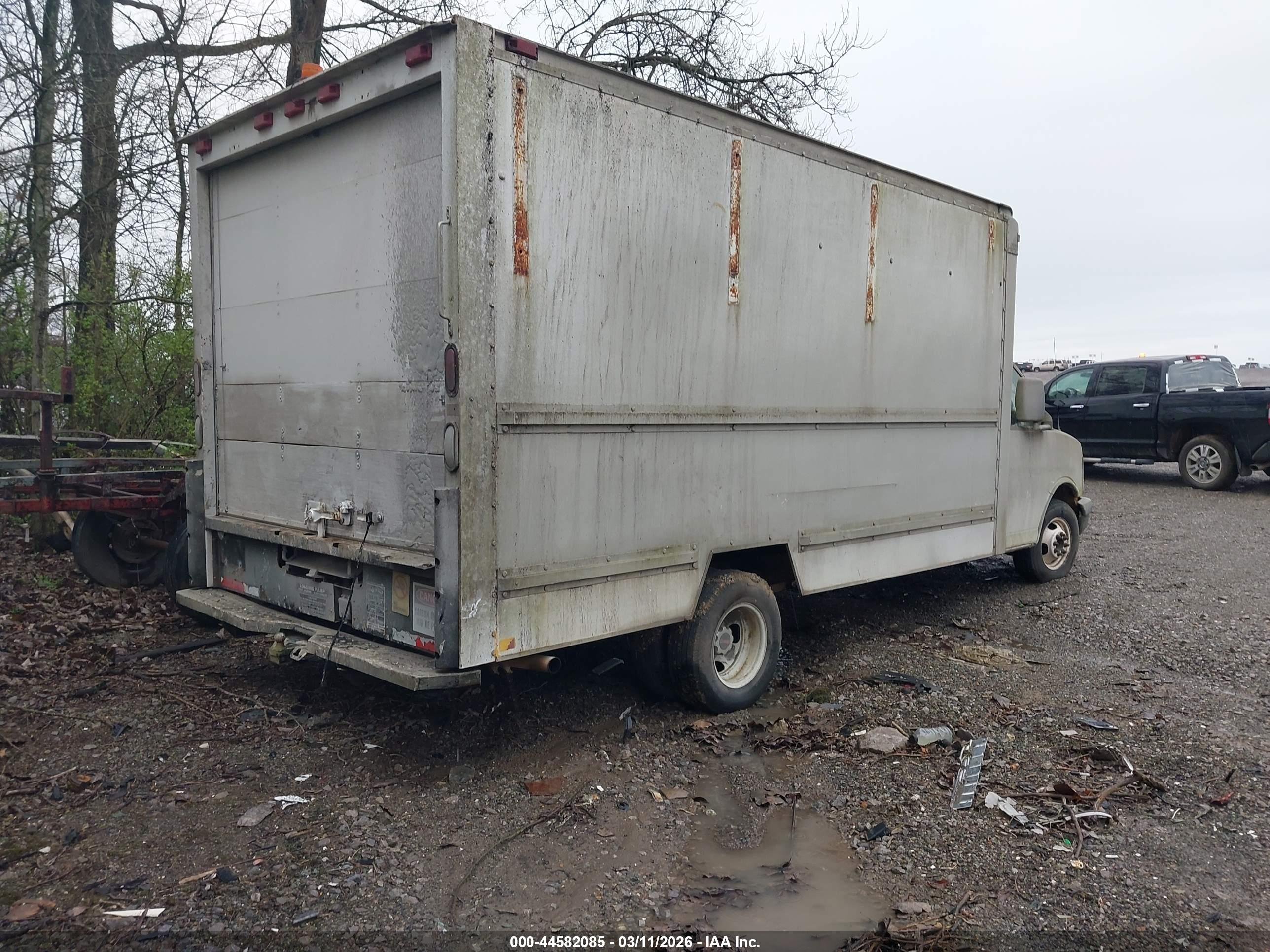 GMC SAVANA image 4