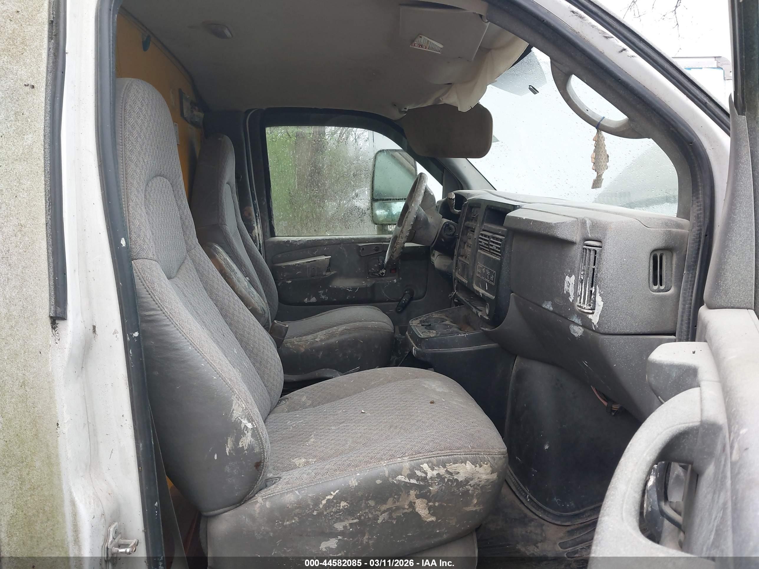GMC SAVANA image 7