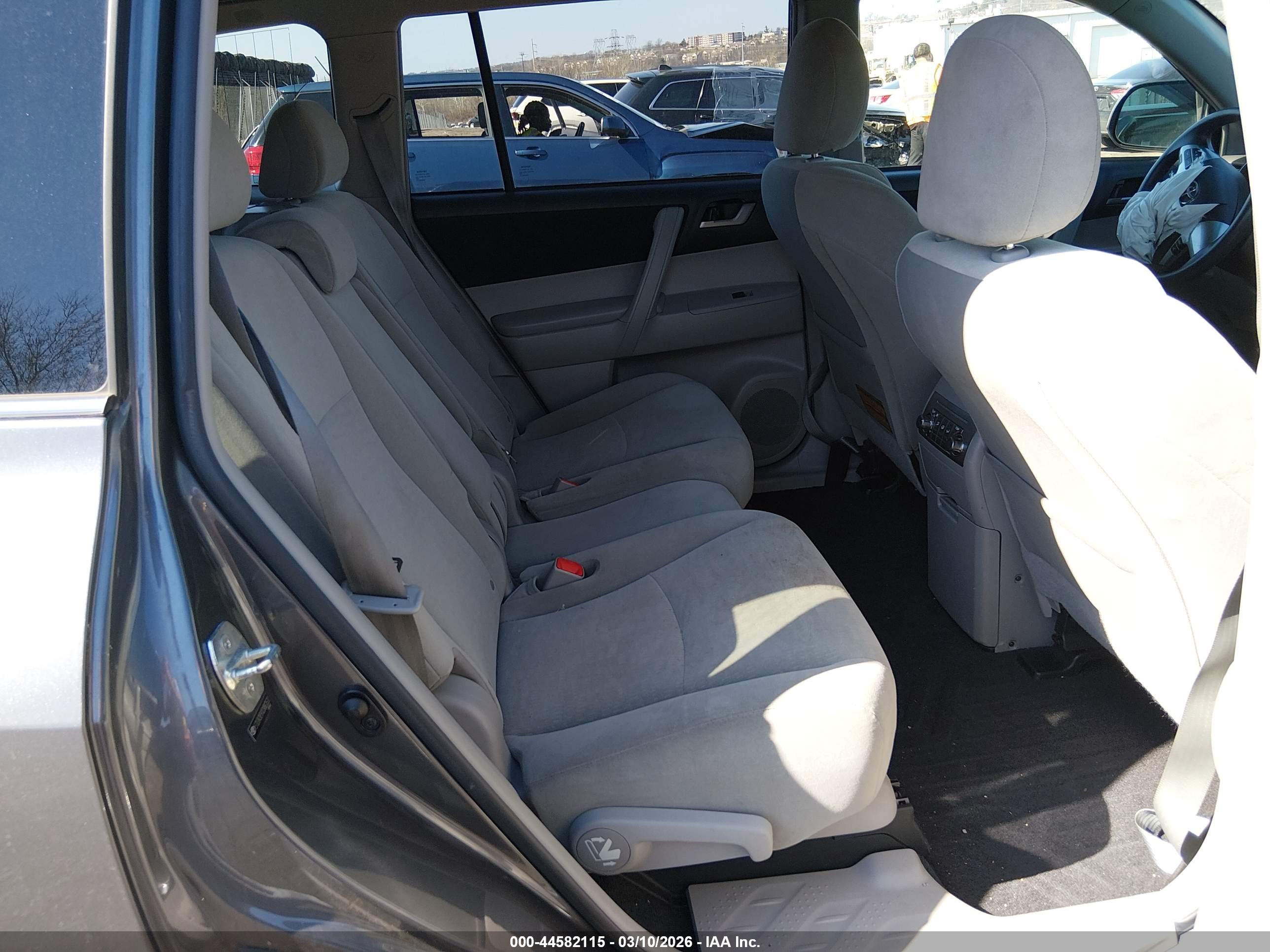 TOYOTA HIGHLANDER image 8