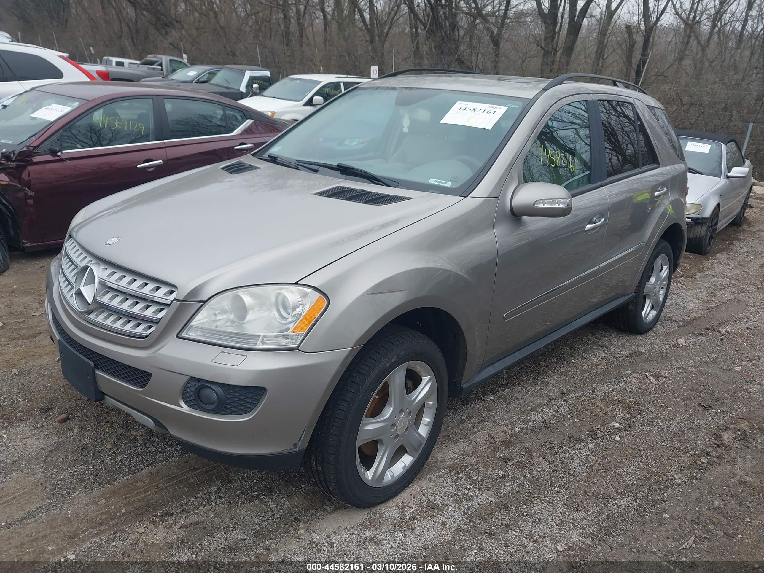 MERCEDES-BENZ ML image 2