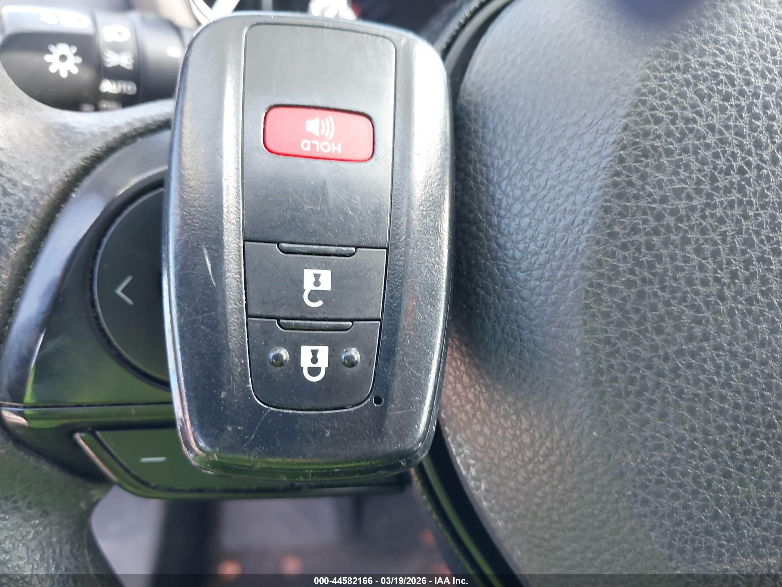 TOYOTA RAV4 image 11