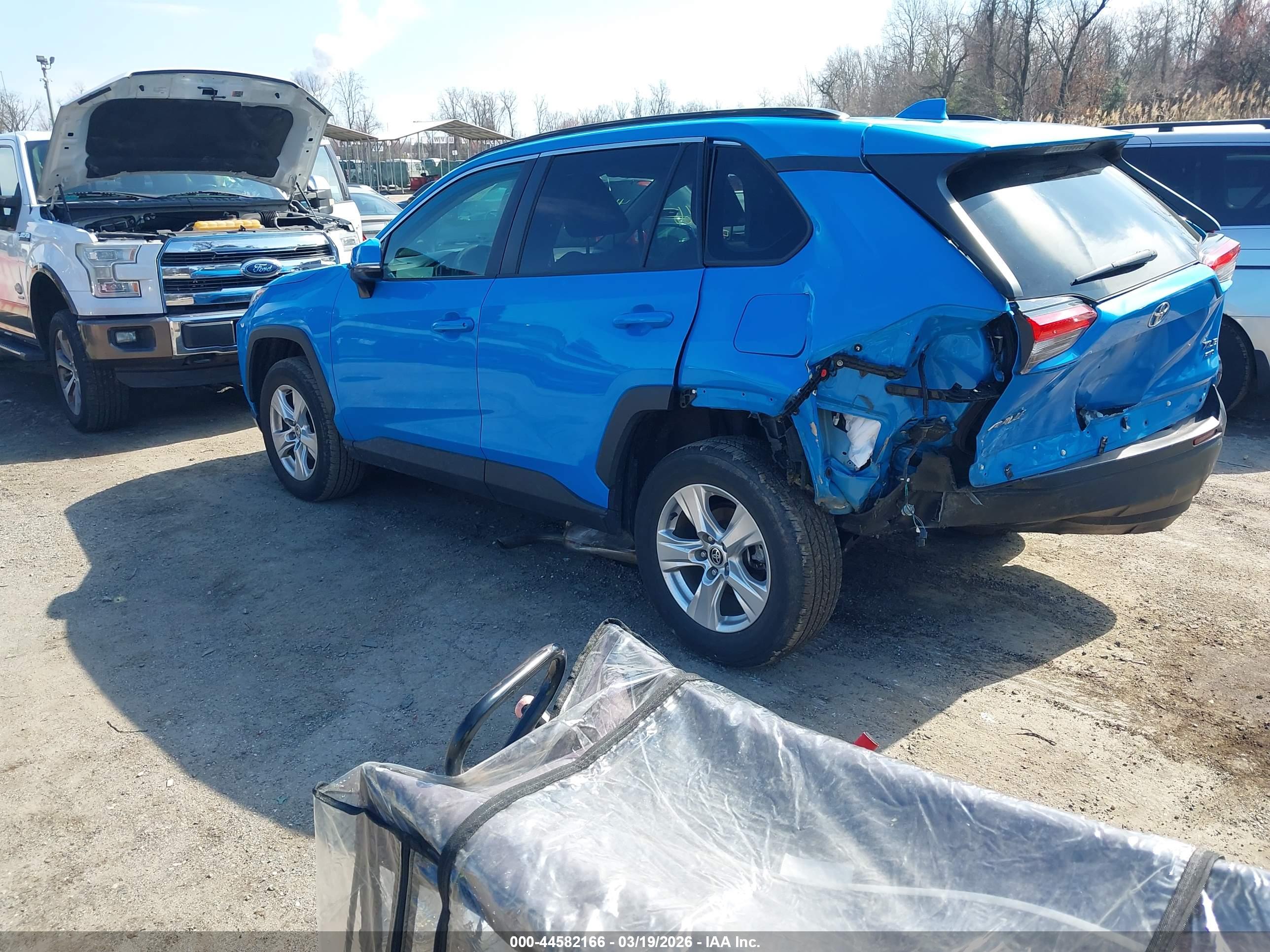 TOYOTA RAV4 image 3