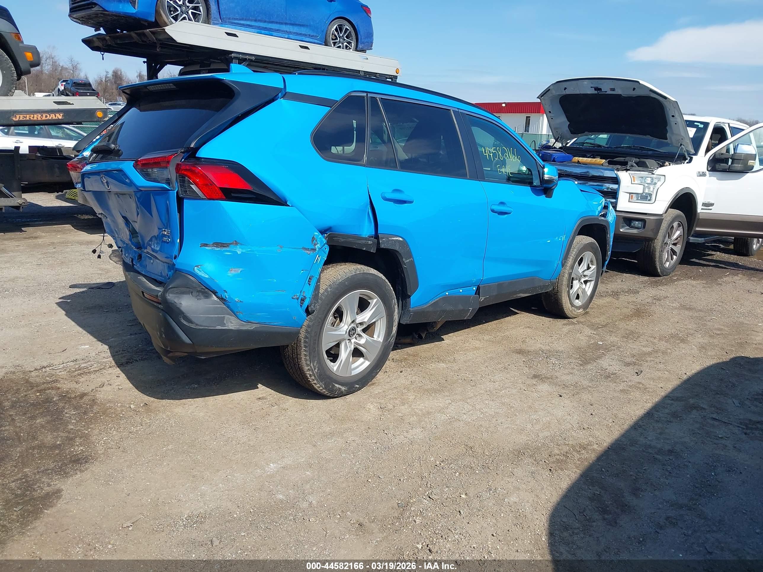 TOYOTA RAV4 image 4