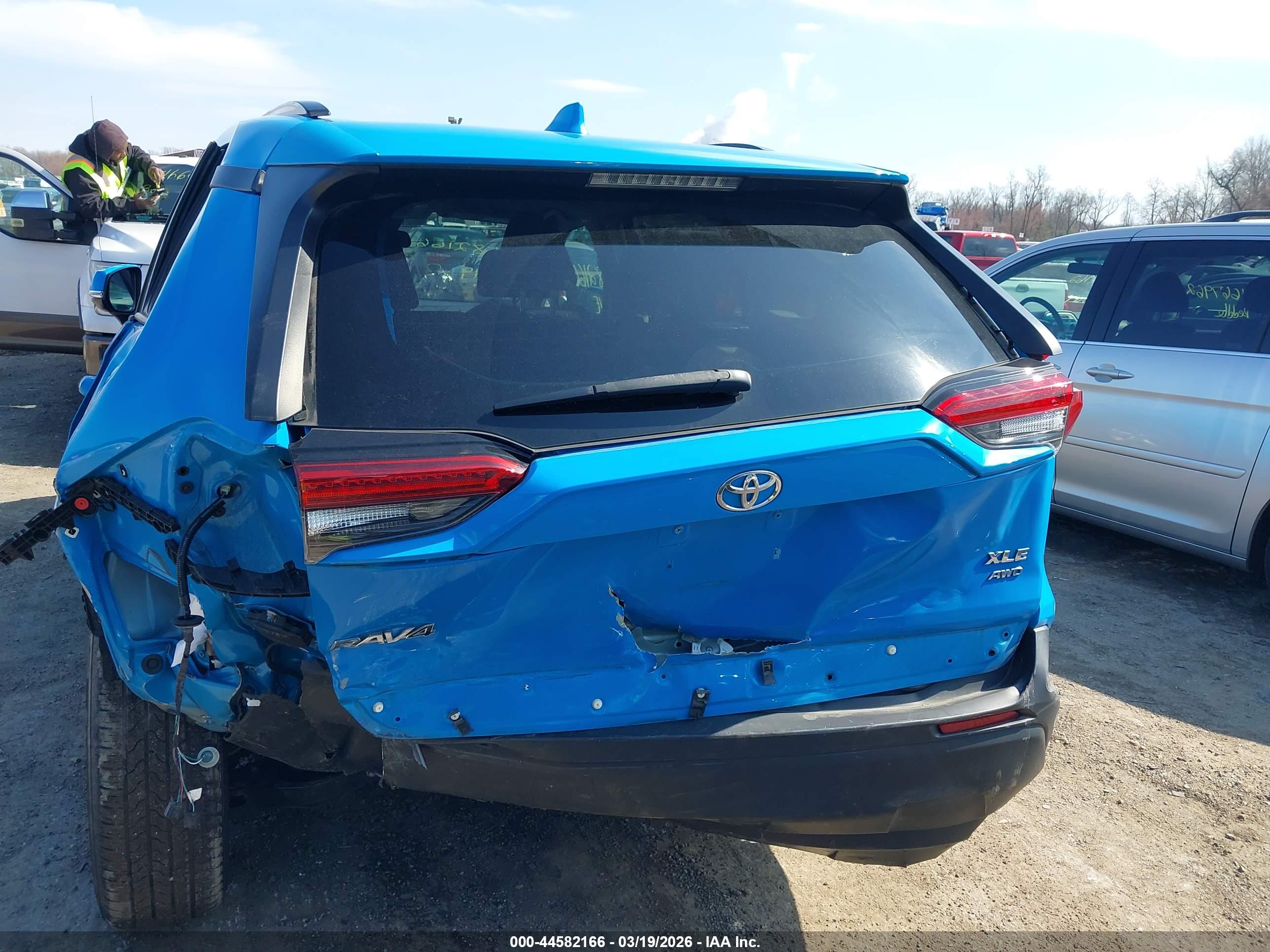 TOYOTA RAV4 image 6