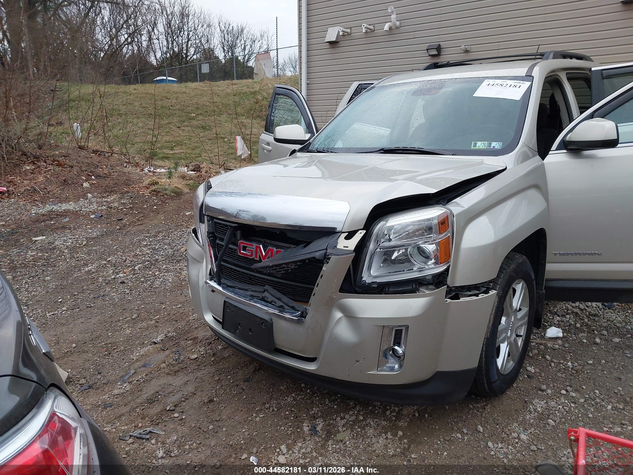 GMC TERRAIN image 6
