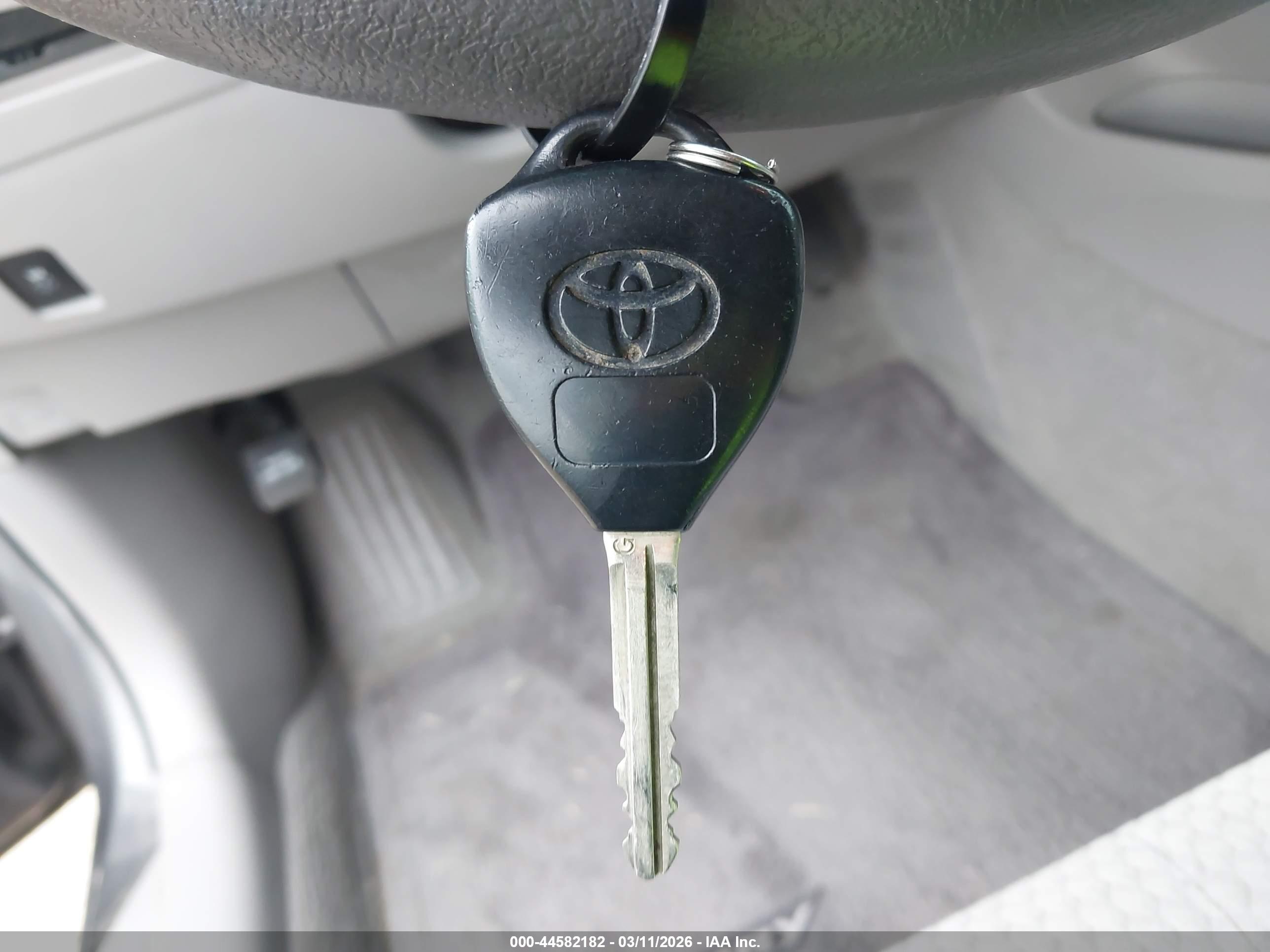 TOYOTA CAMRY image 11