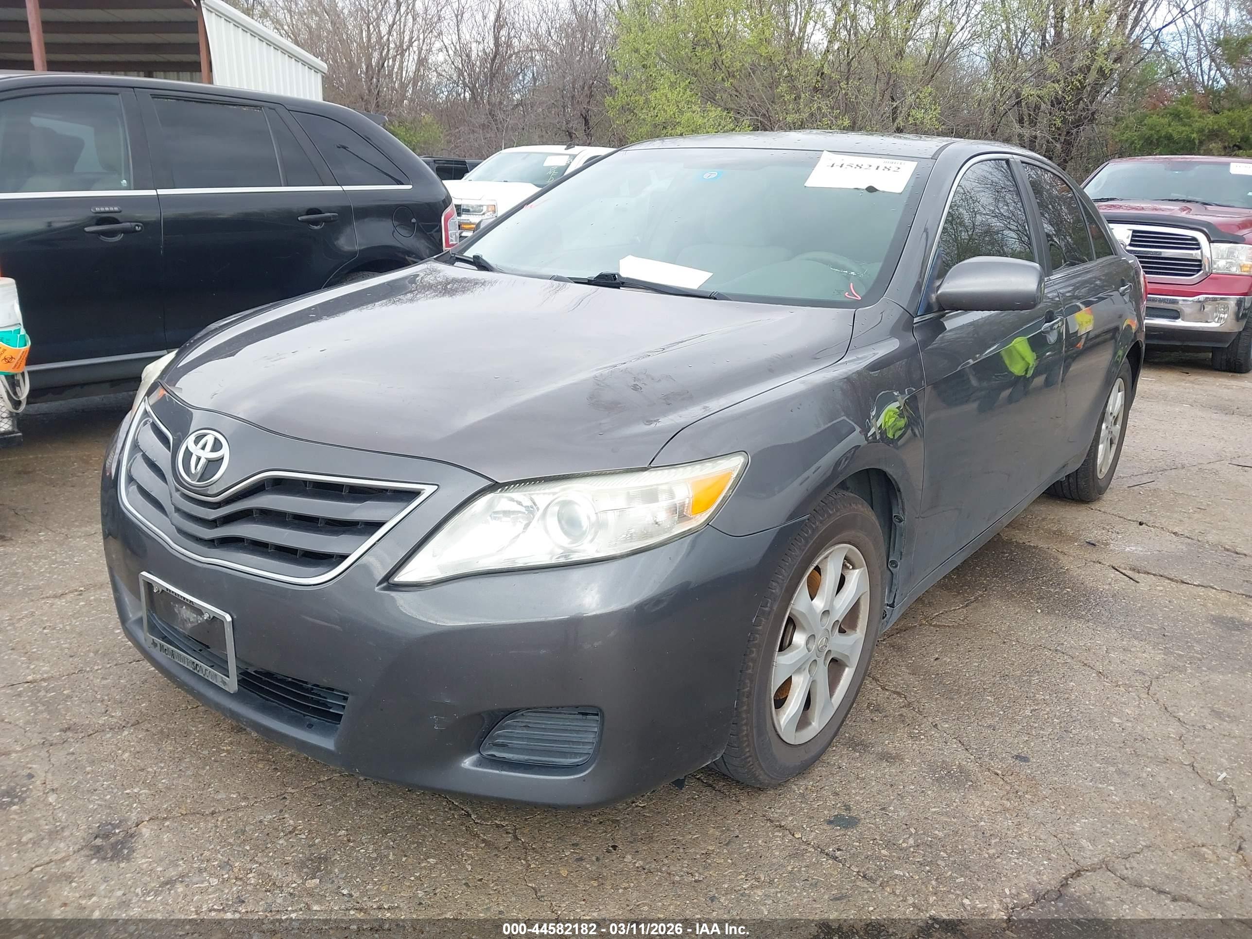 TOYOTA CAMRY image 2