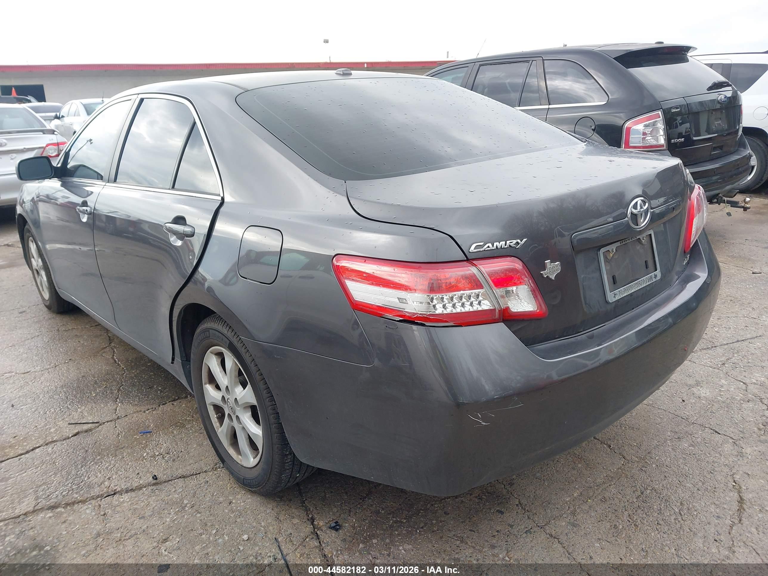 TOYOTA CAMRY image 3