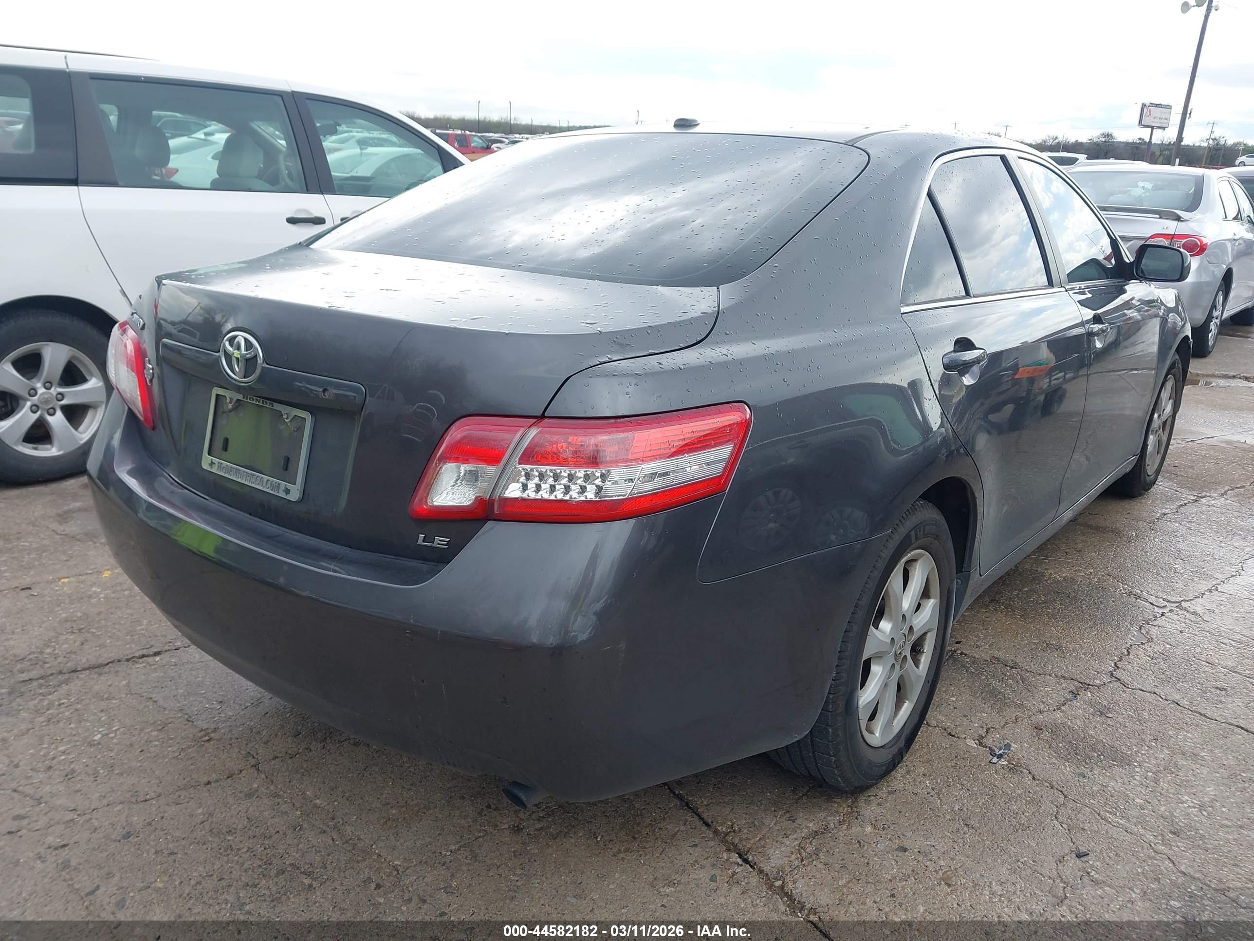 TOYOTA CAMRY image 4