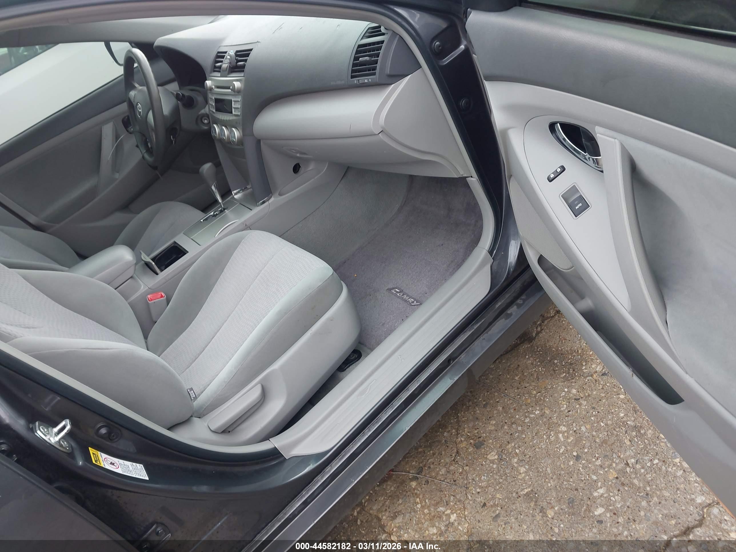 TOYOTA CAMRY image 5