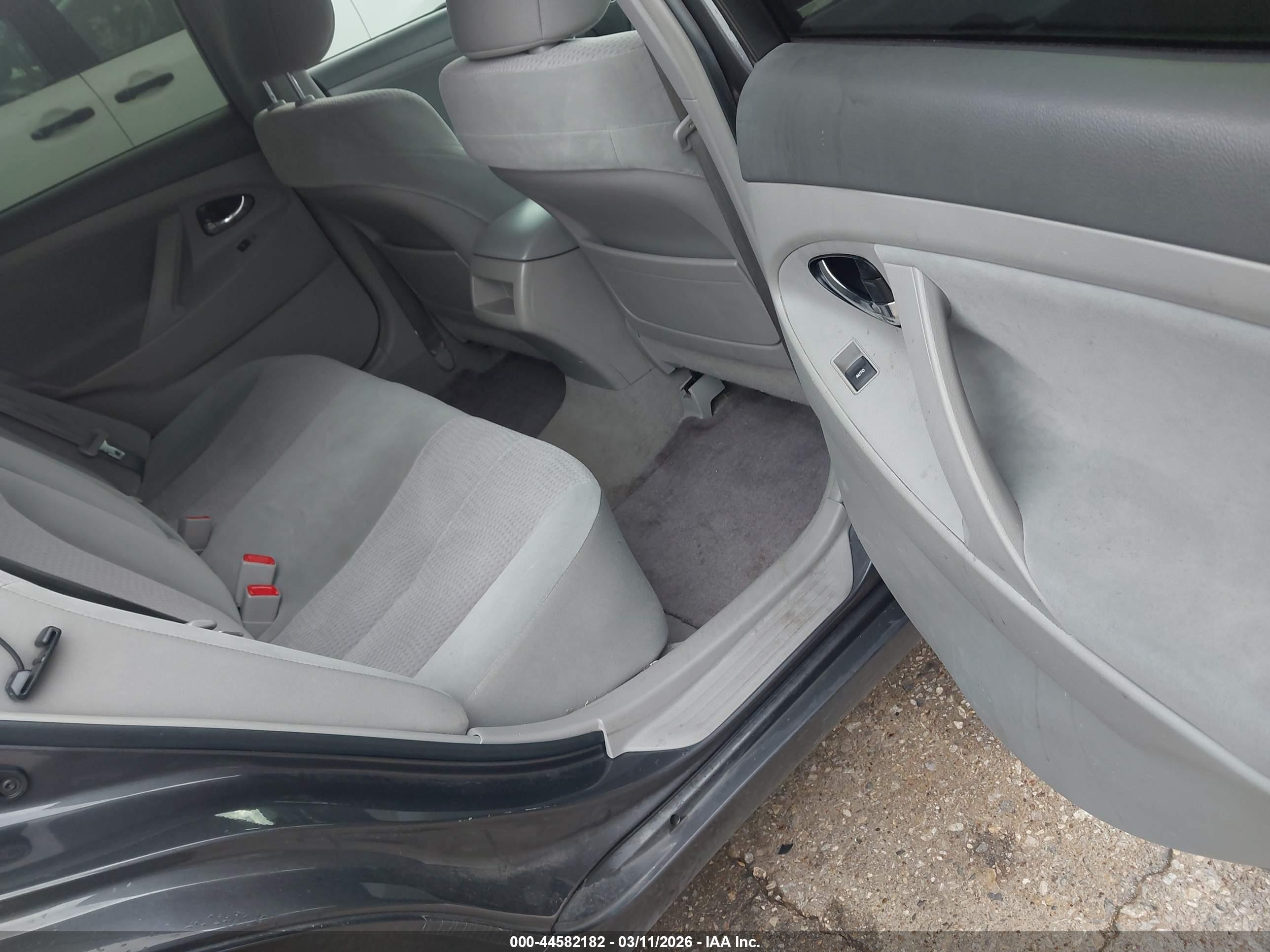 TOYOTA CAMRY image 8