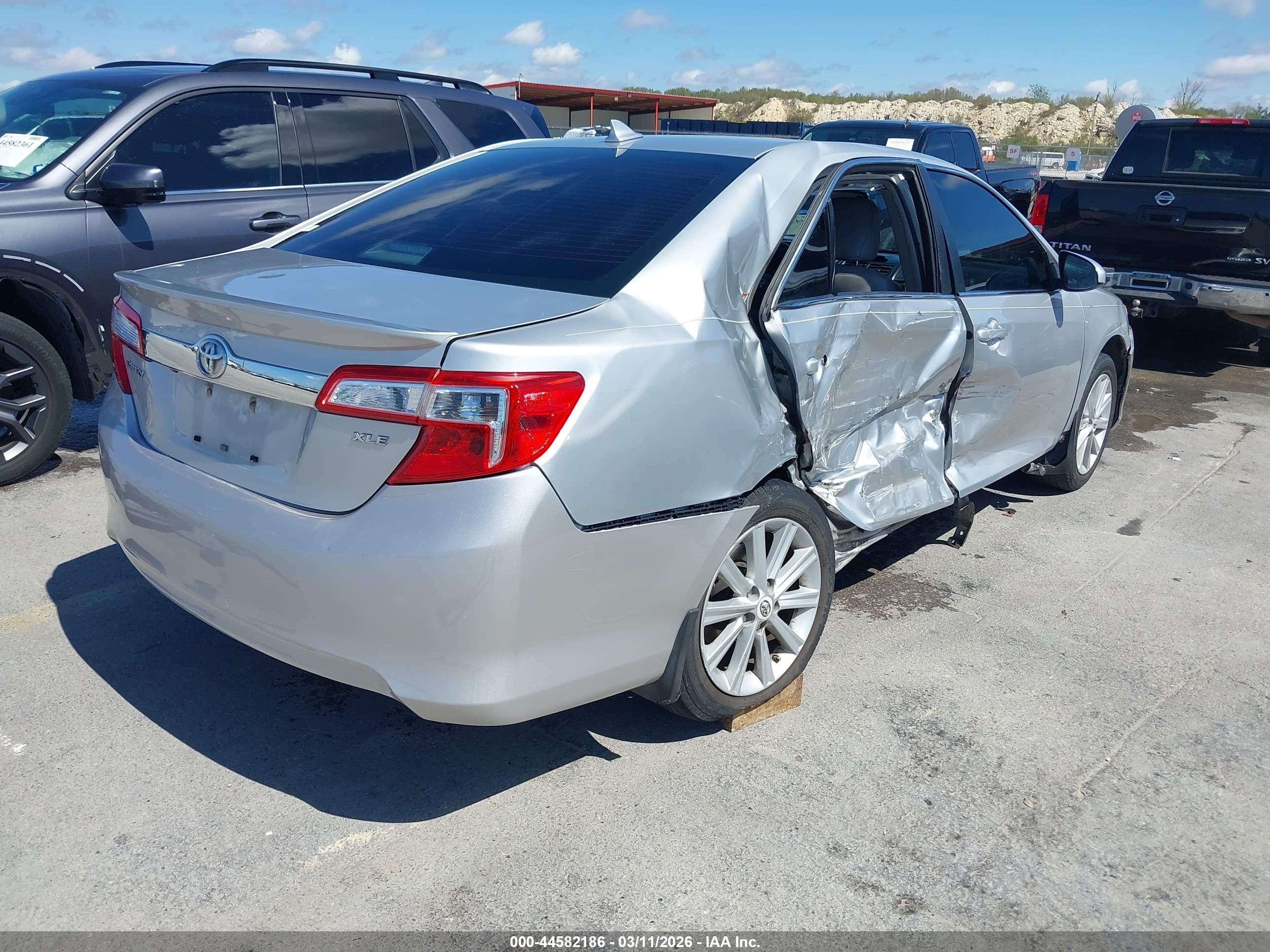 TOYOTA CAMRY image 4