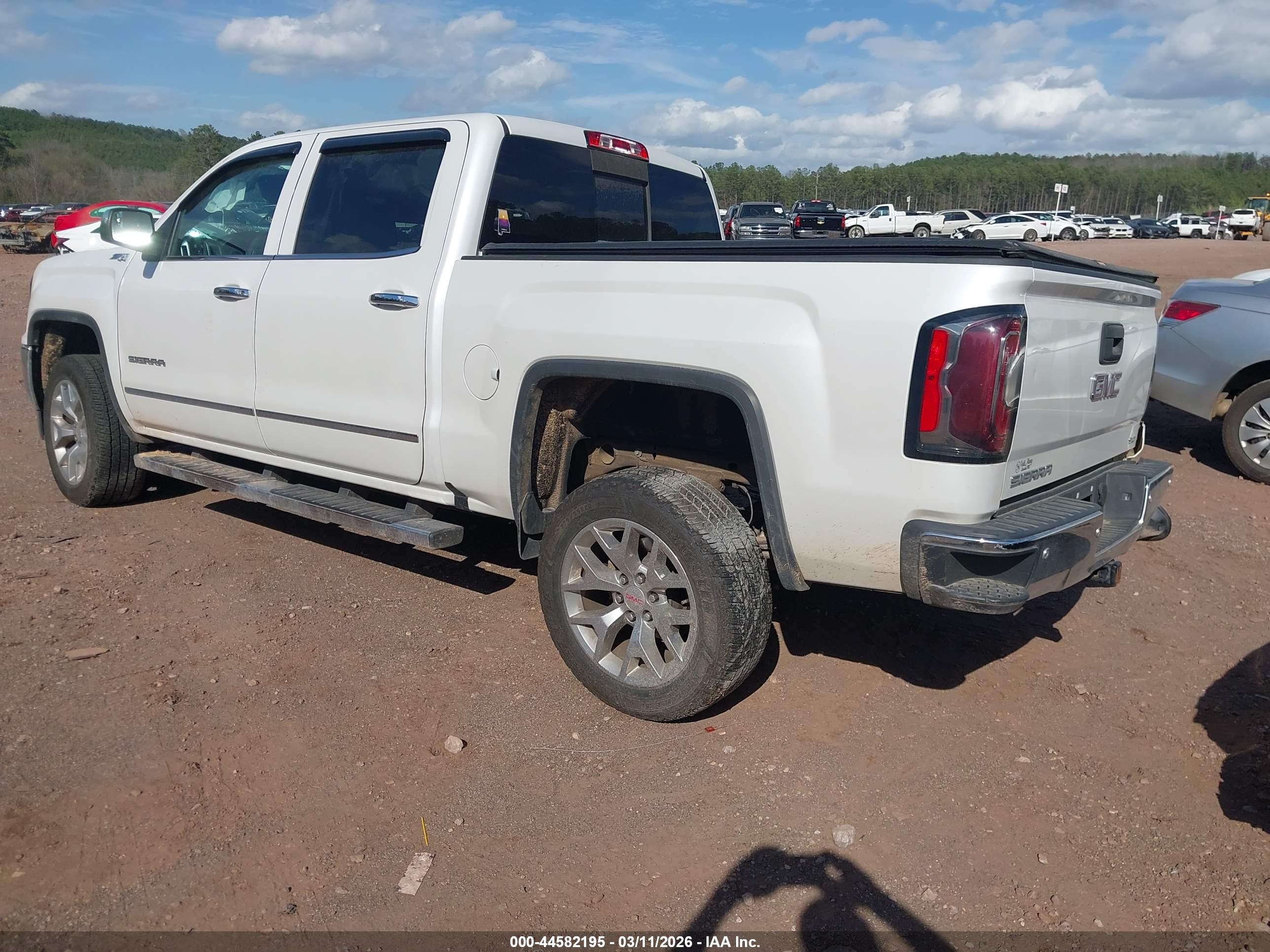 GMC SIERRA image 3