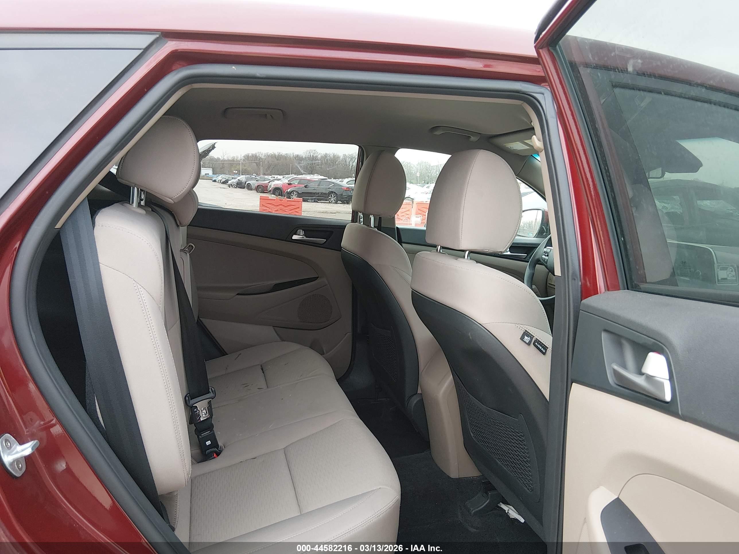 HYUNDAI TUCSON image 8