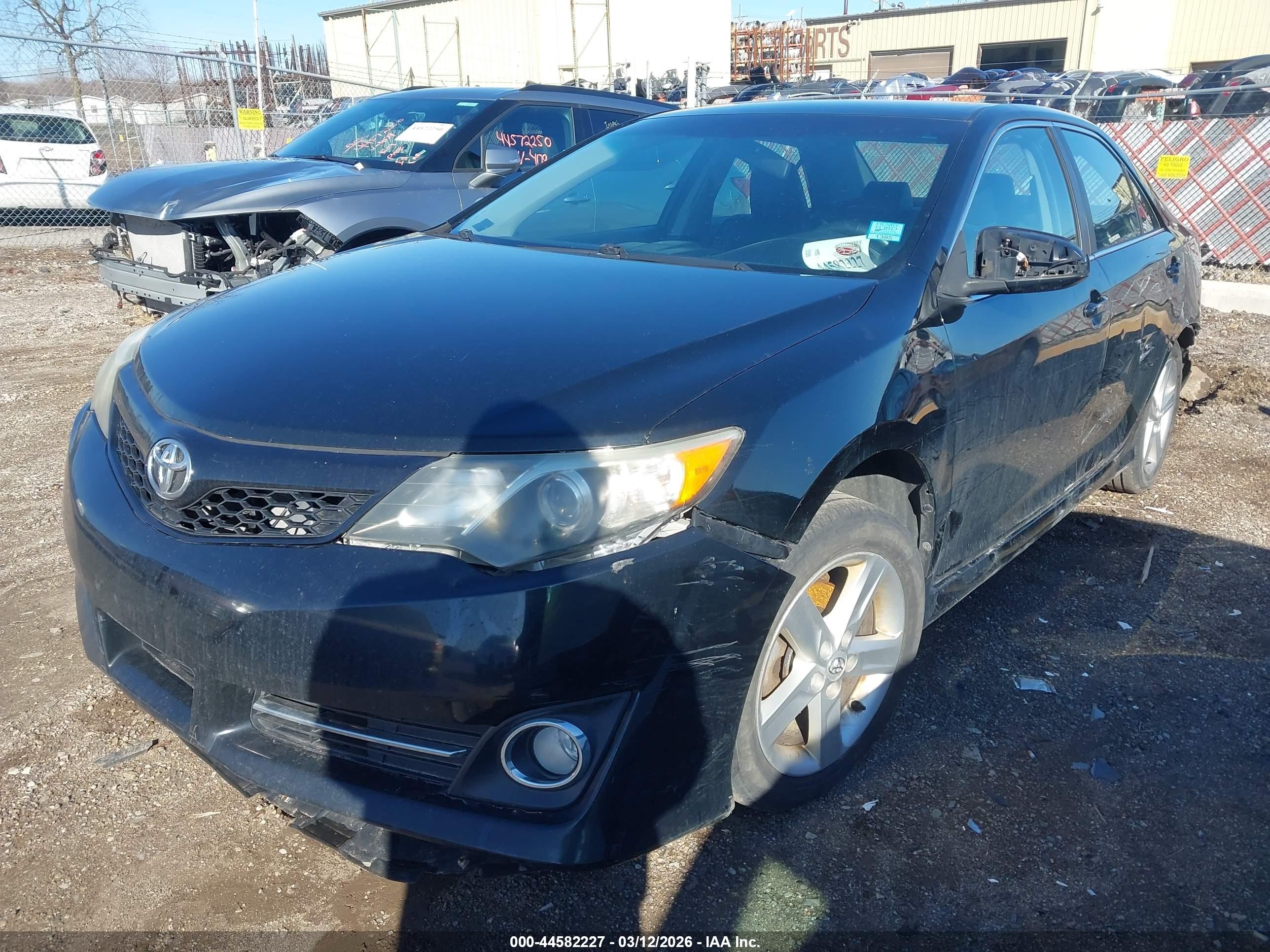 TOYOTA CAMRY image 2