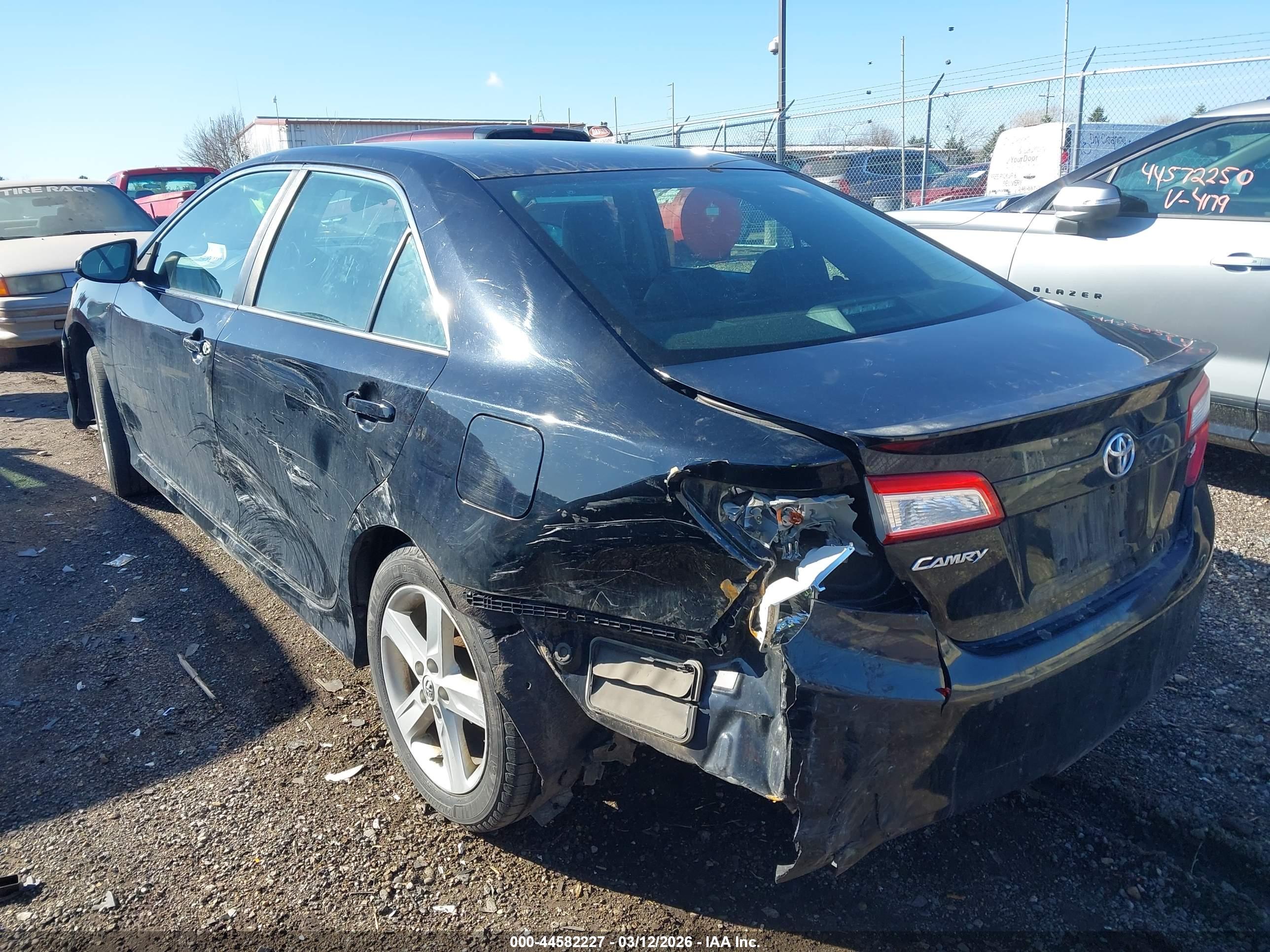 TOYOTA CAMRY image 3