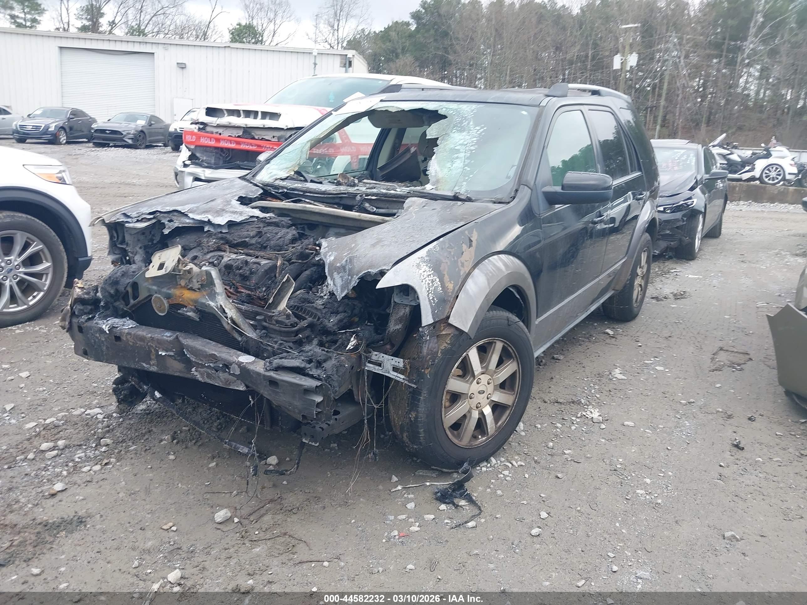 FORD TAURUS image 2