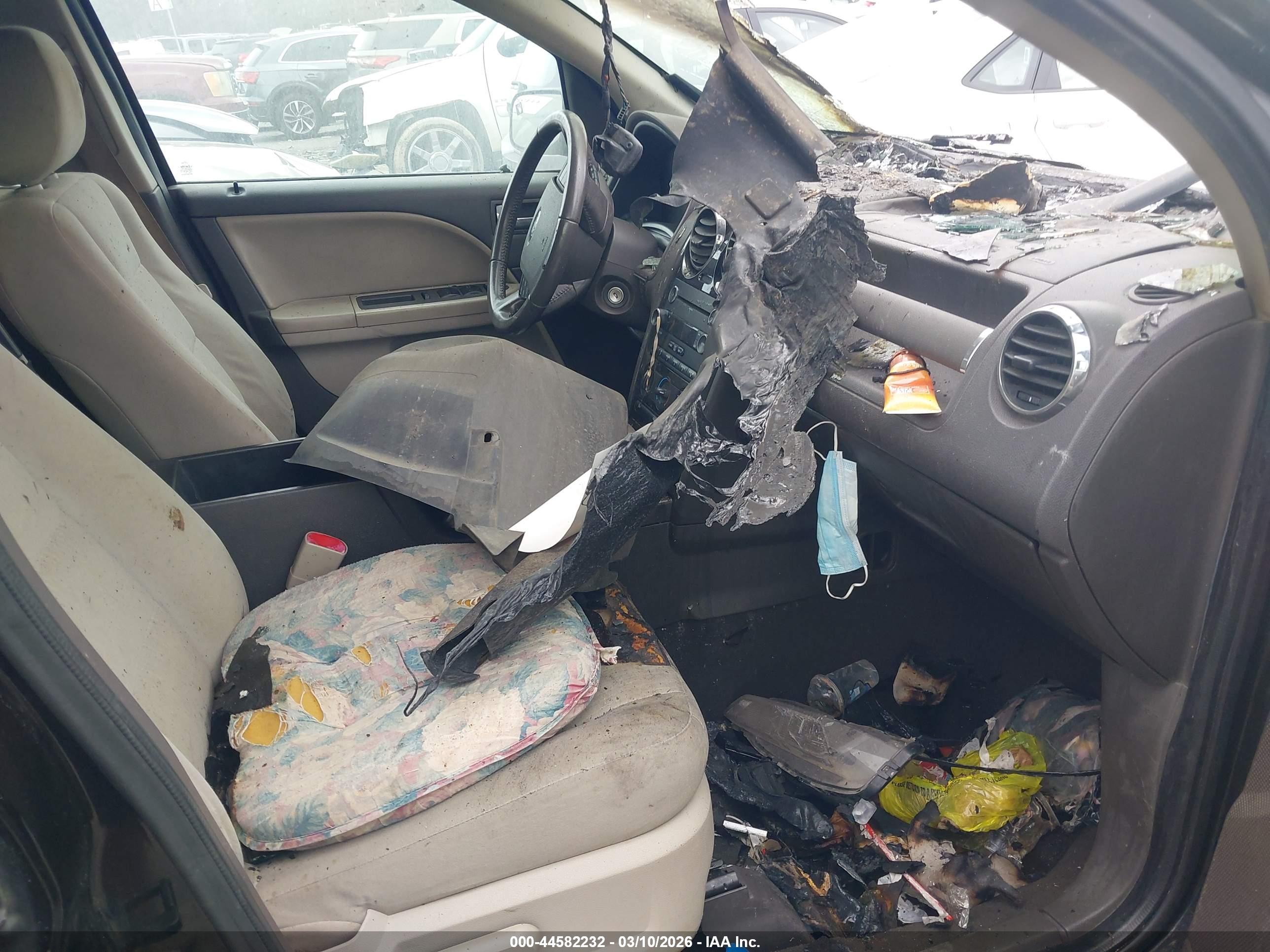 FORD TAURUS image 5