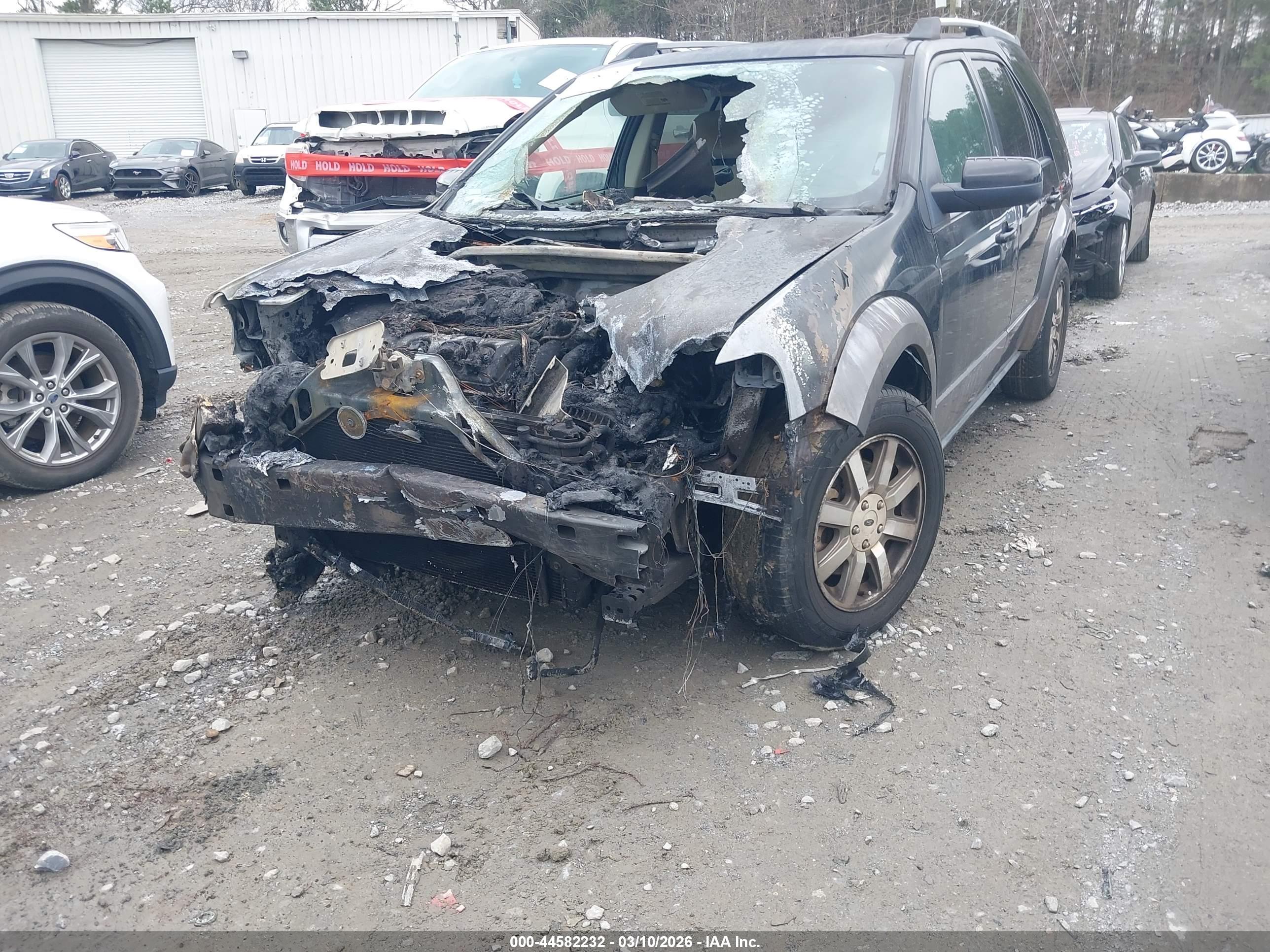 FORD TAURUS image 6