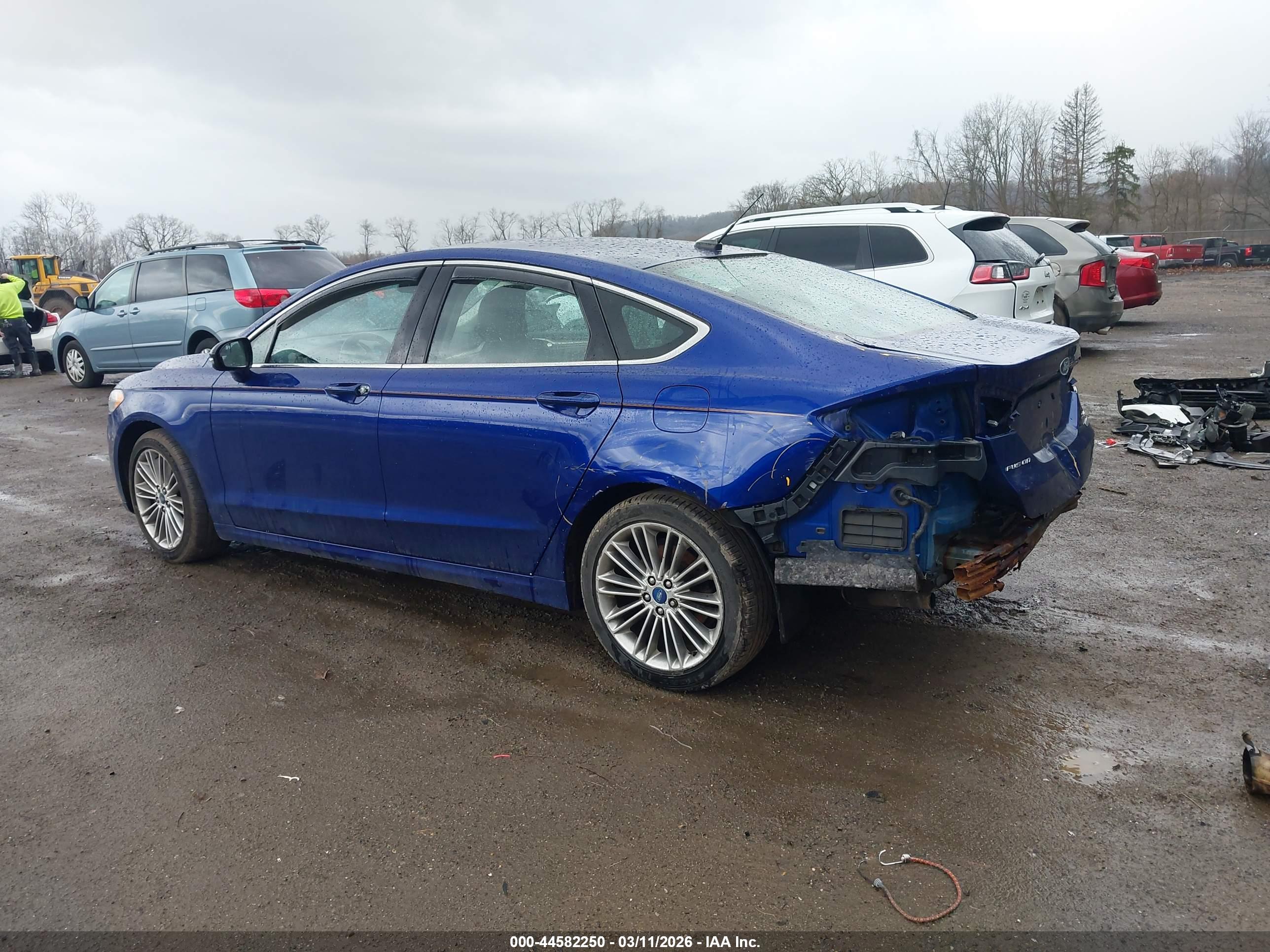 FORD FUSION image 3