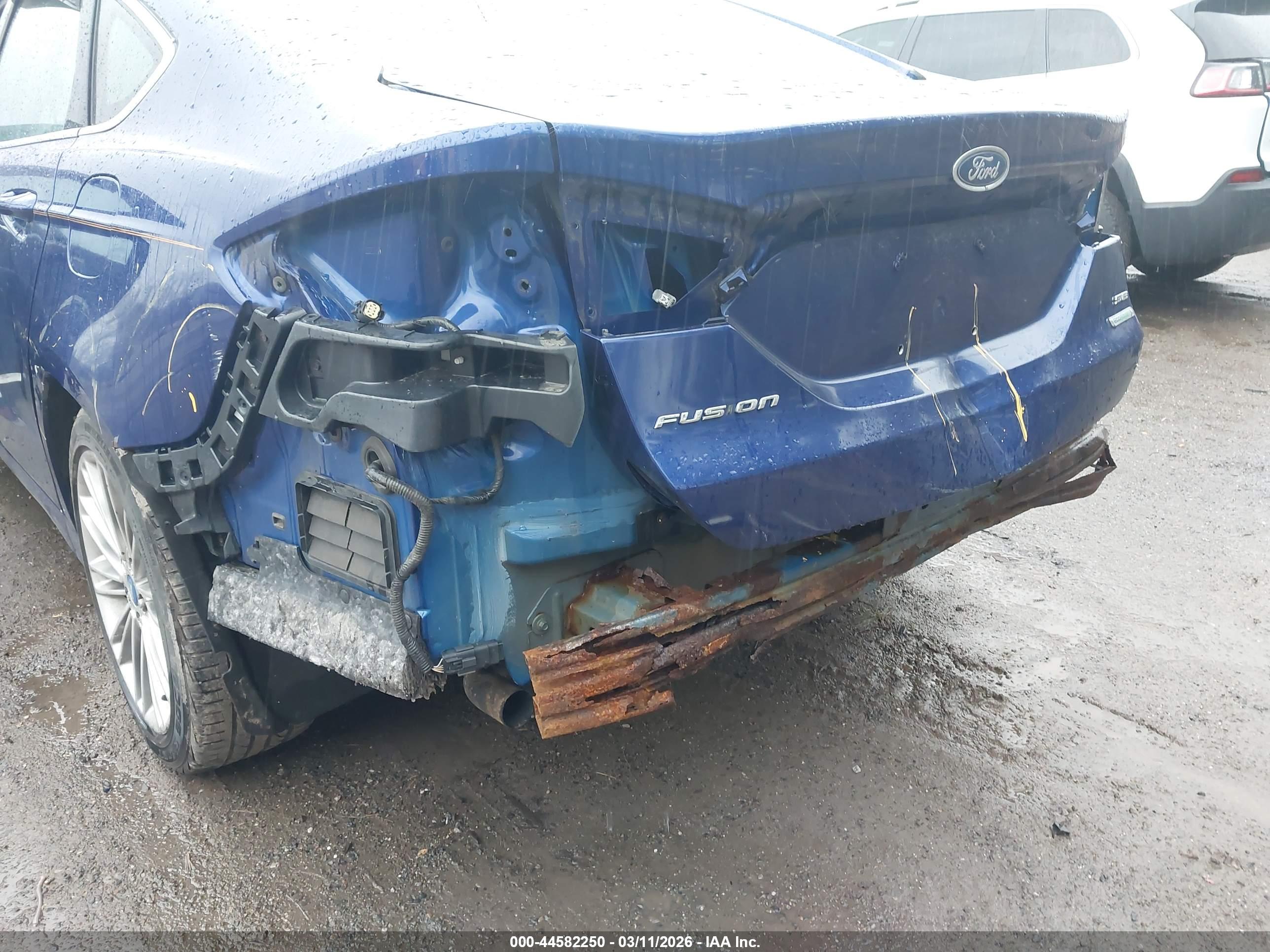 FORD FUSION image 6