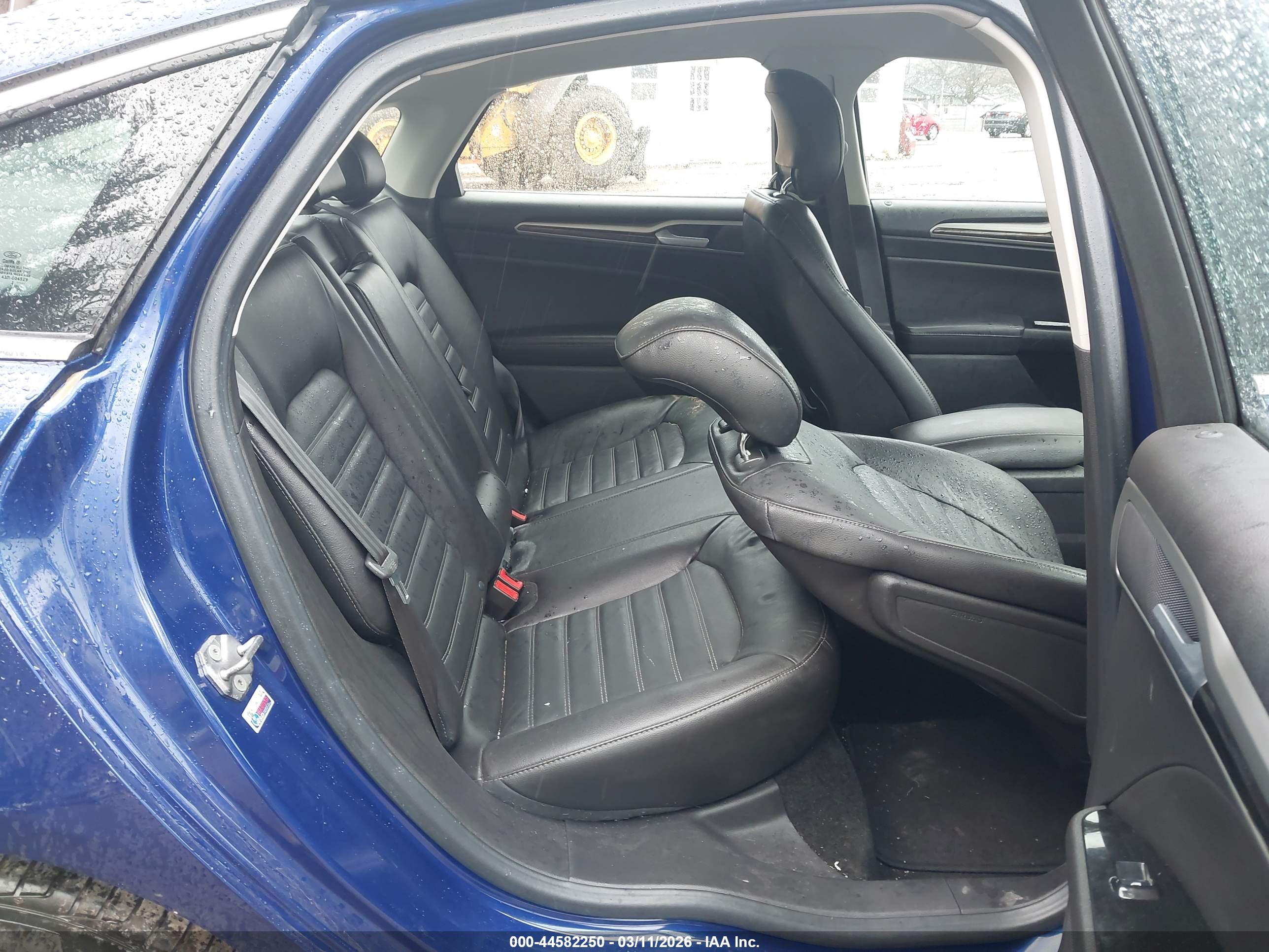 FORD FUSION image 8