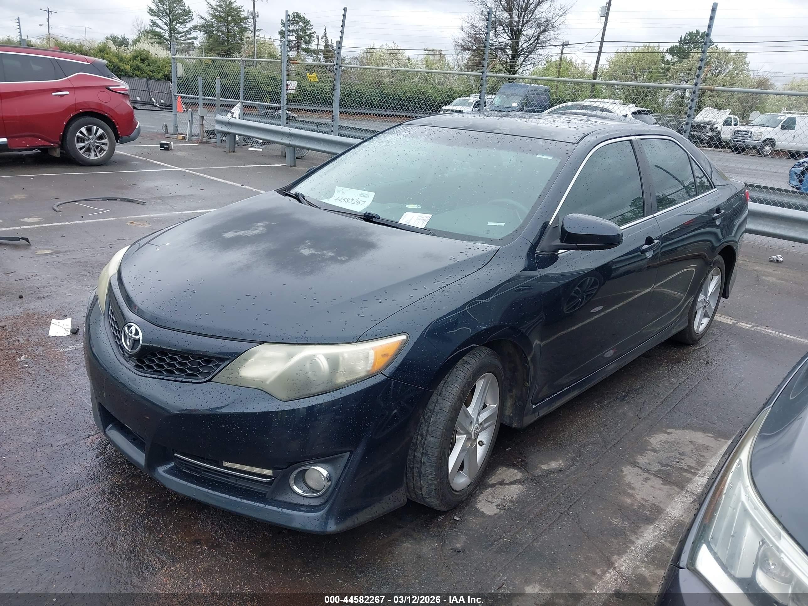 TOYOTA CAMRY image 2