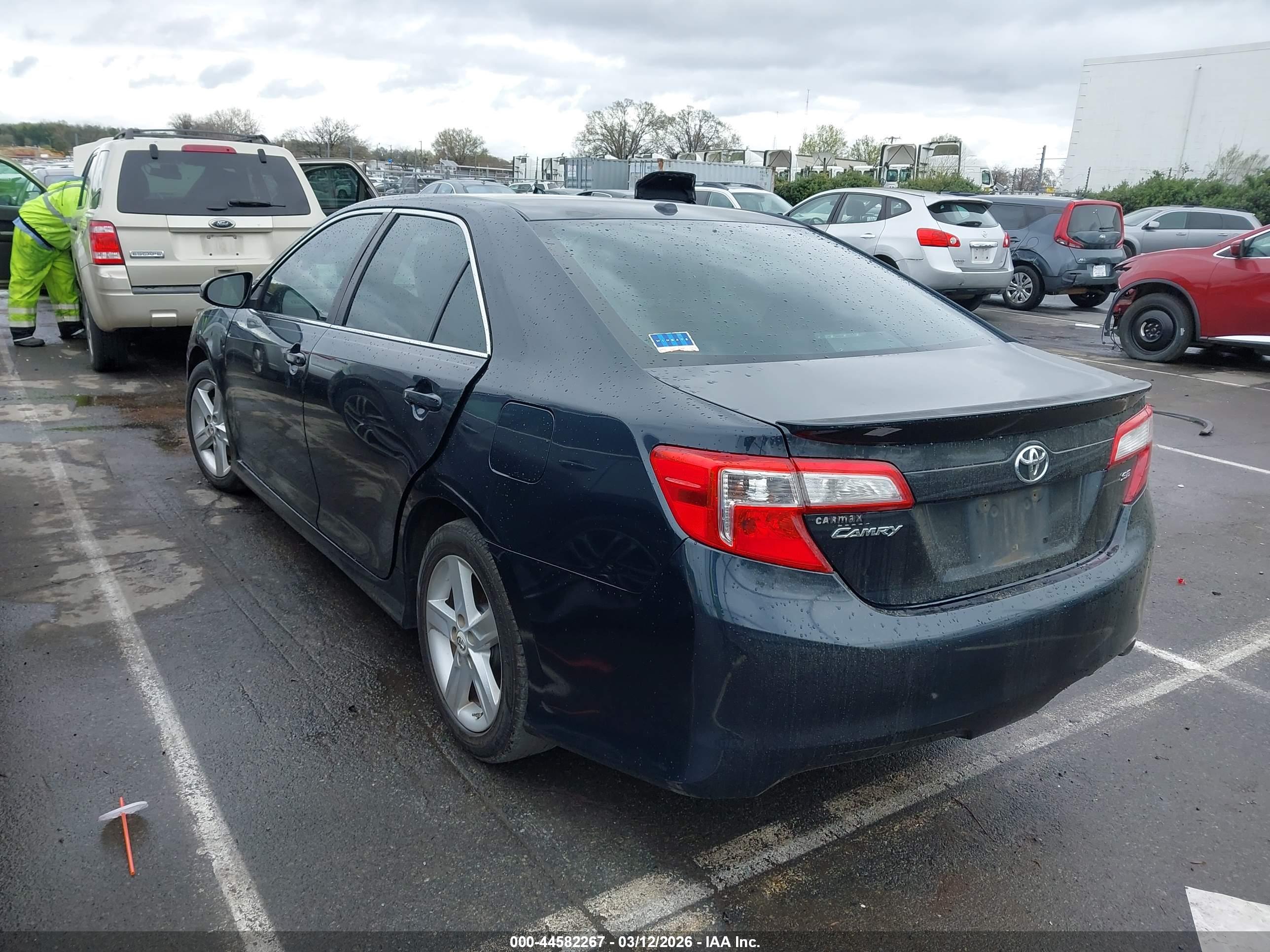 TOYOTA CAMRY image 3