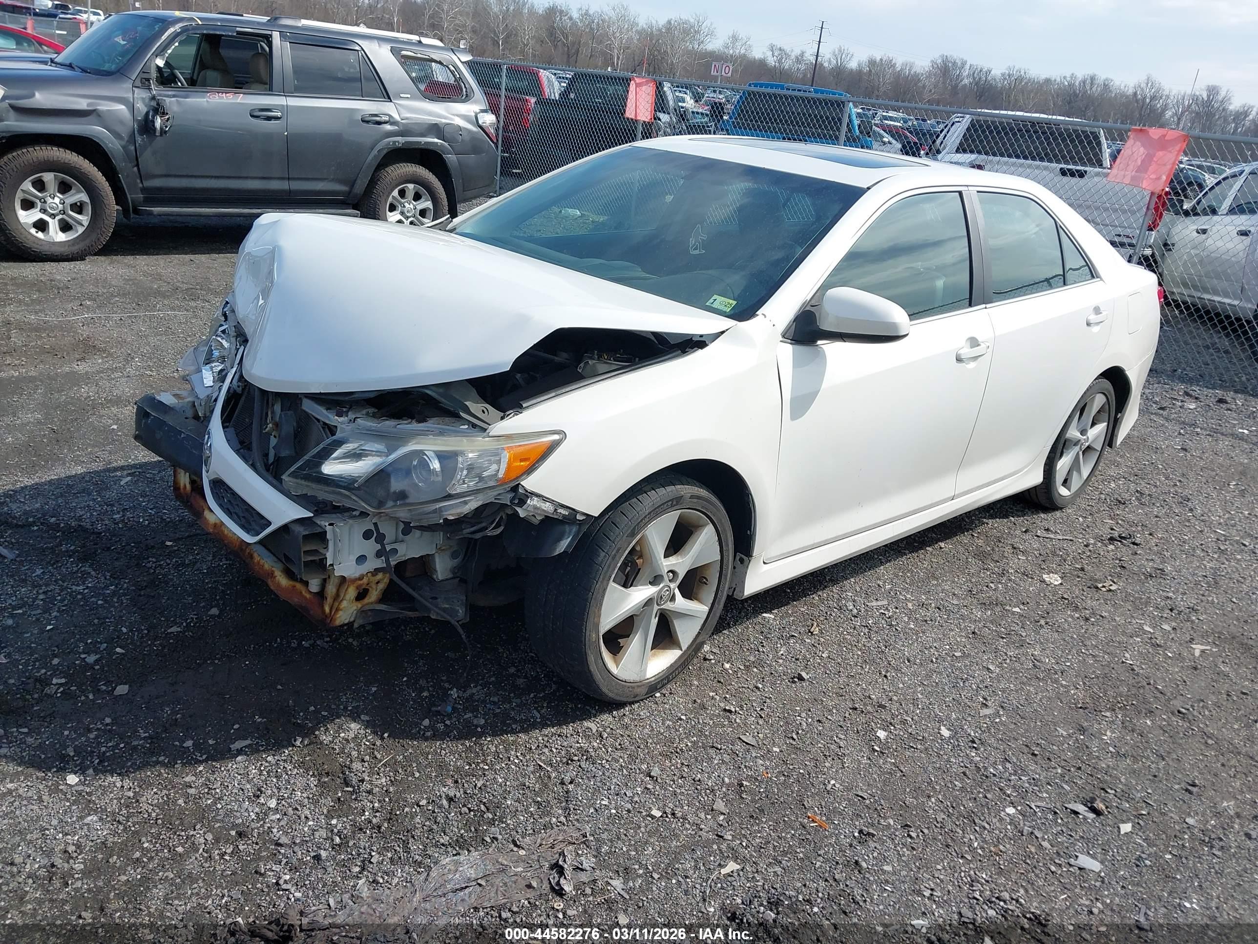 TOYOTA CAMRY image 2