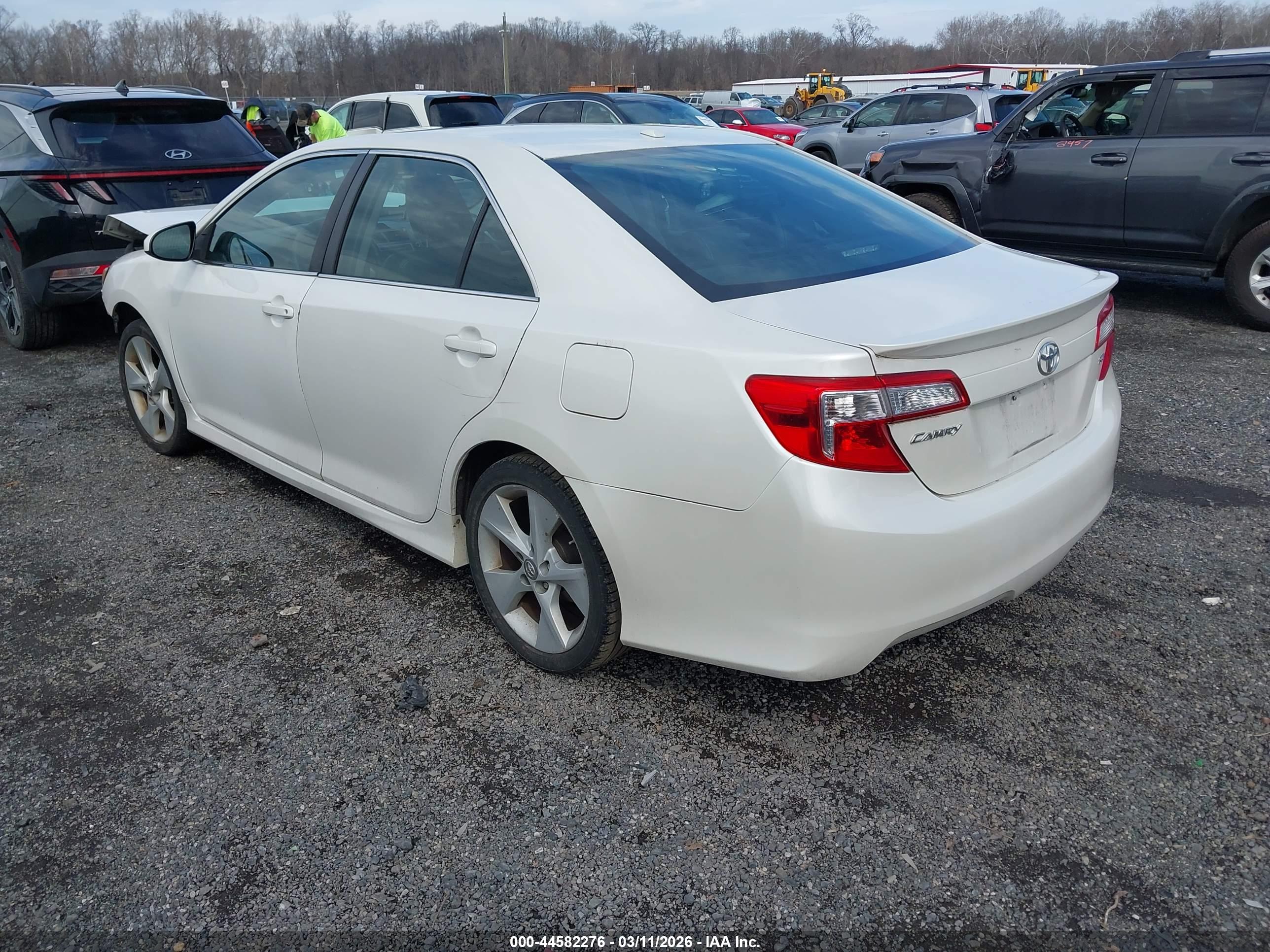 TOYOTA CAMRY image 3