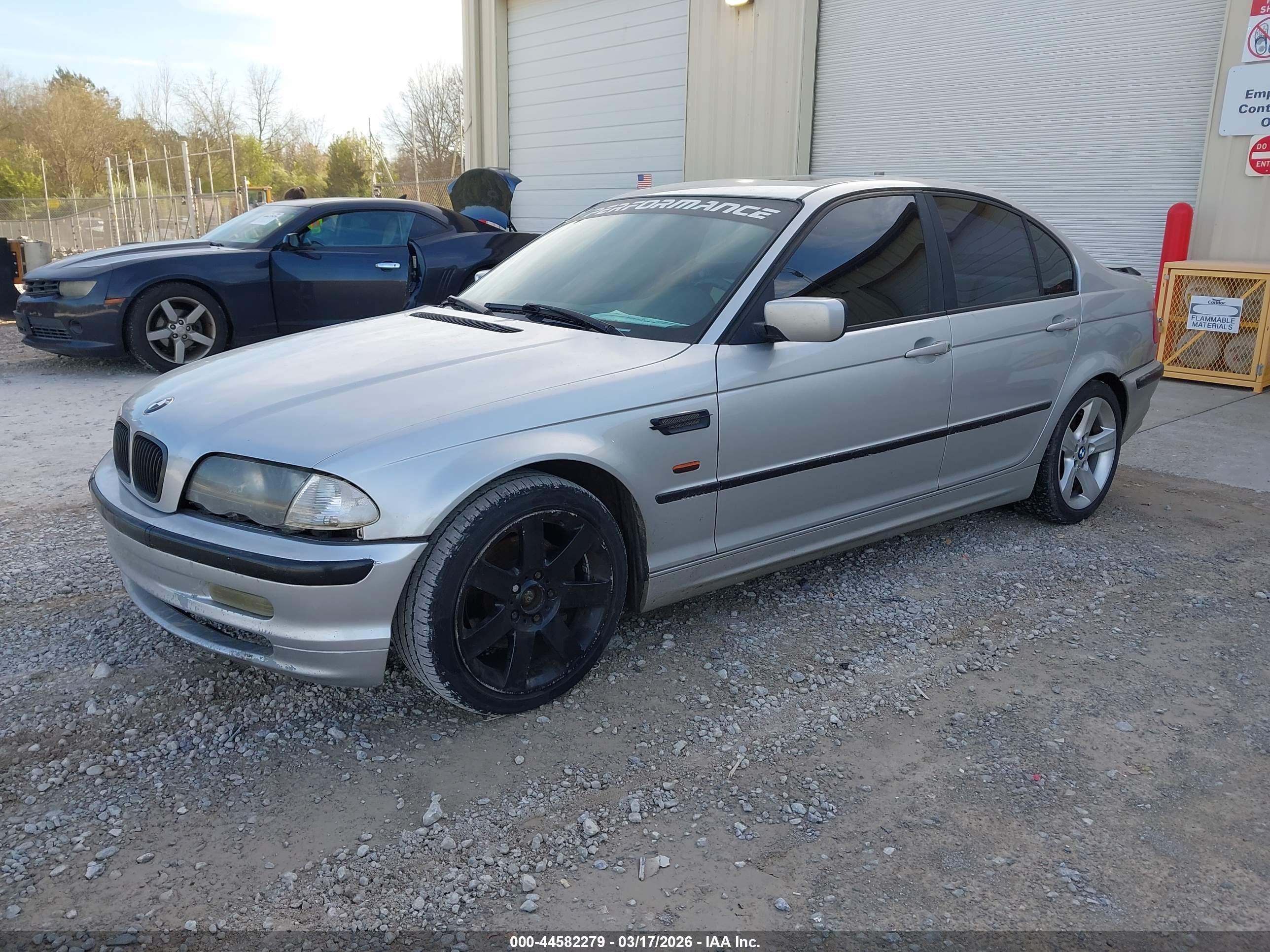 BMW 325I image 2