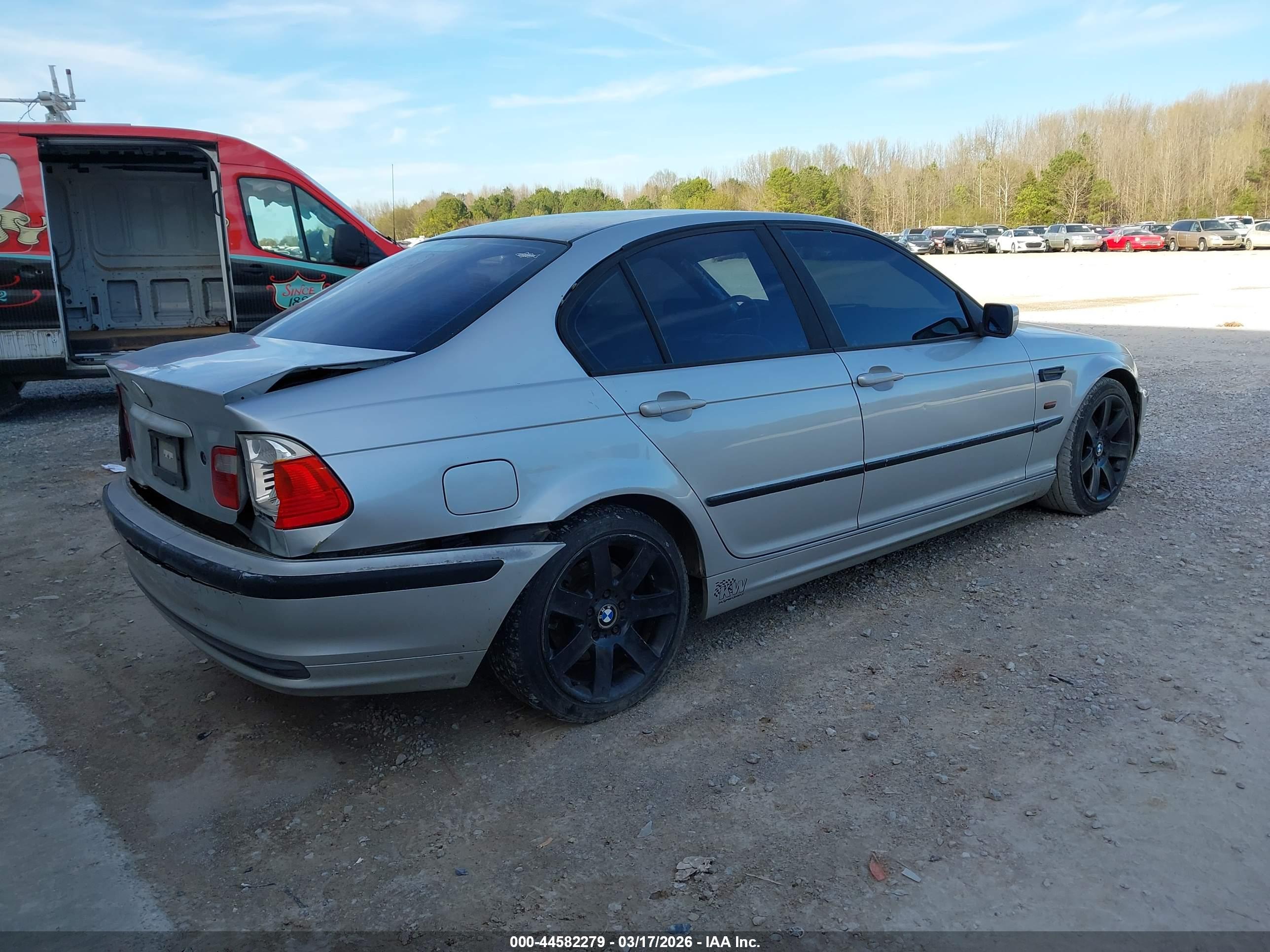 BMW 325I image 4
