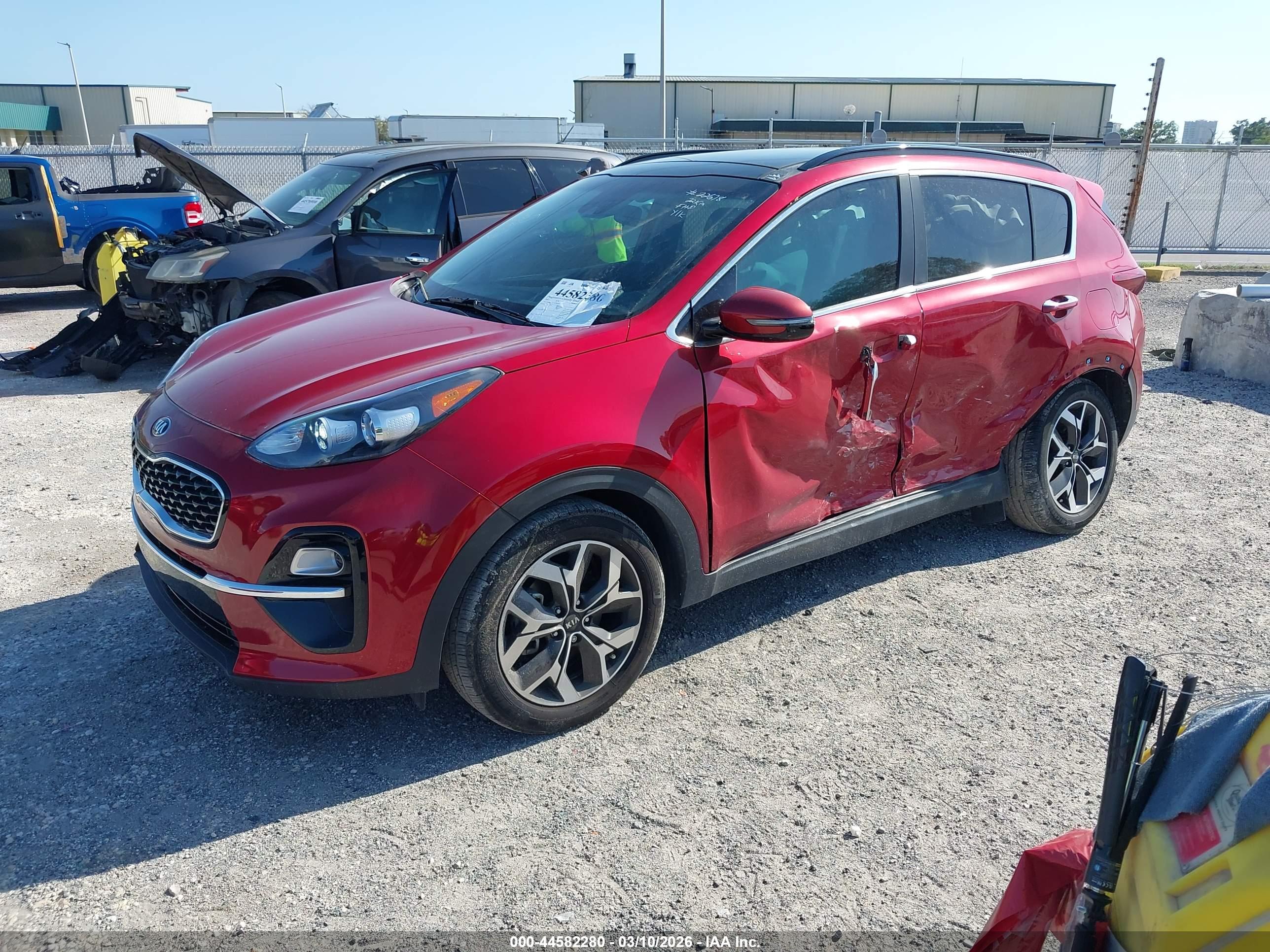 KIA SPORTAGE image 2