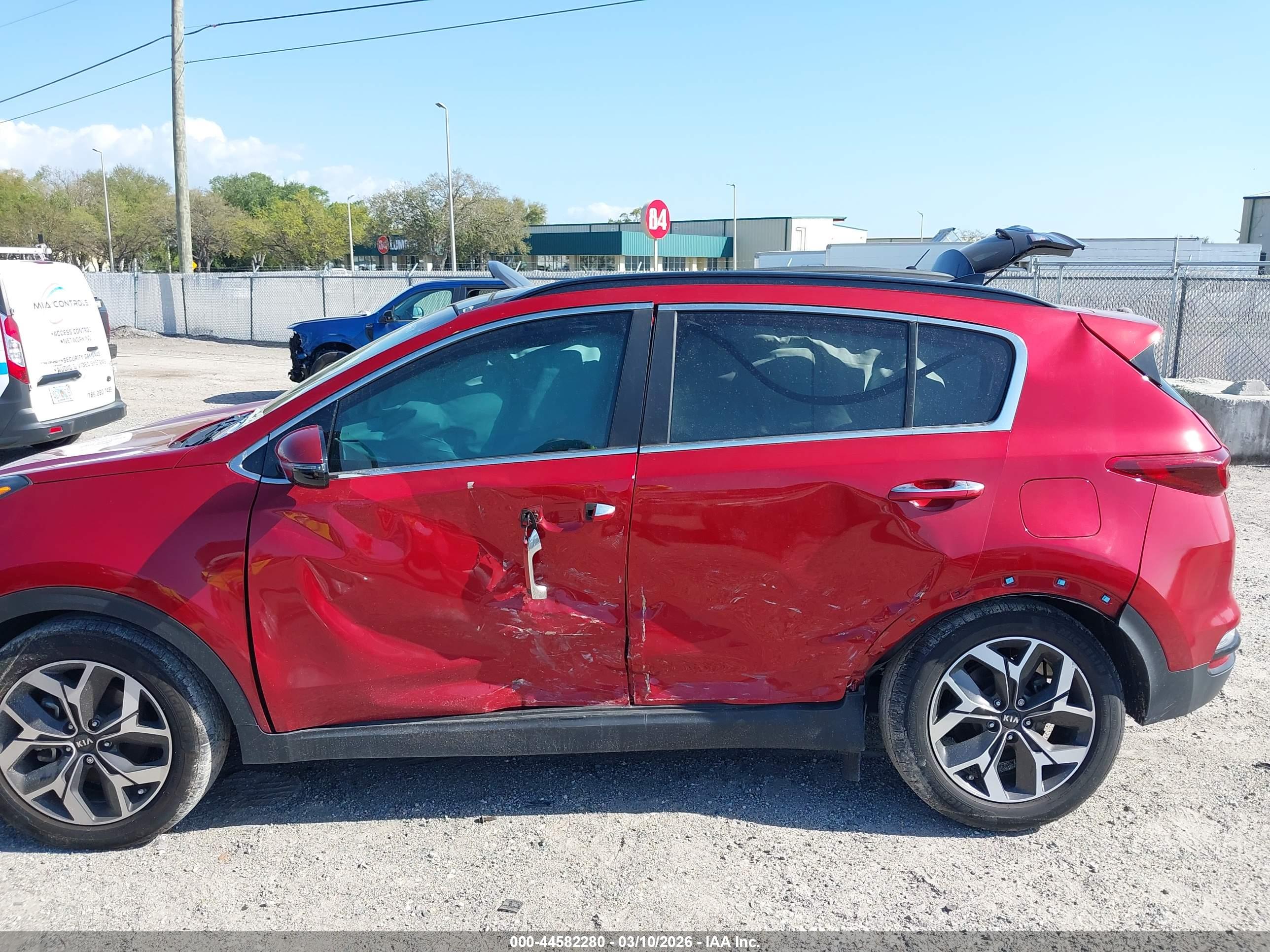 KIA SPORTAGE image 6