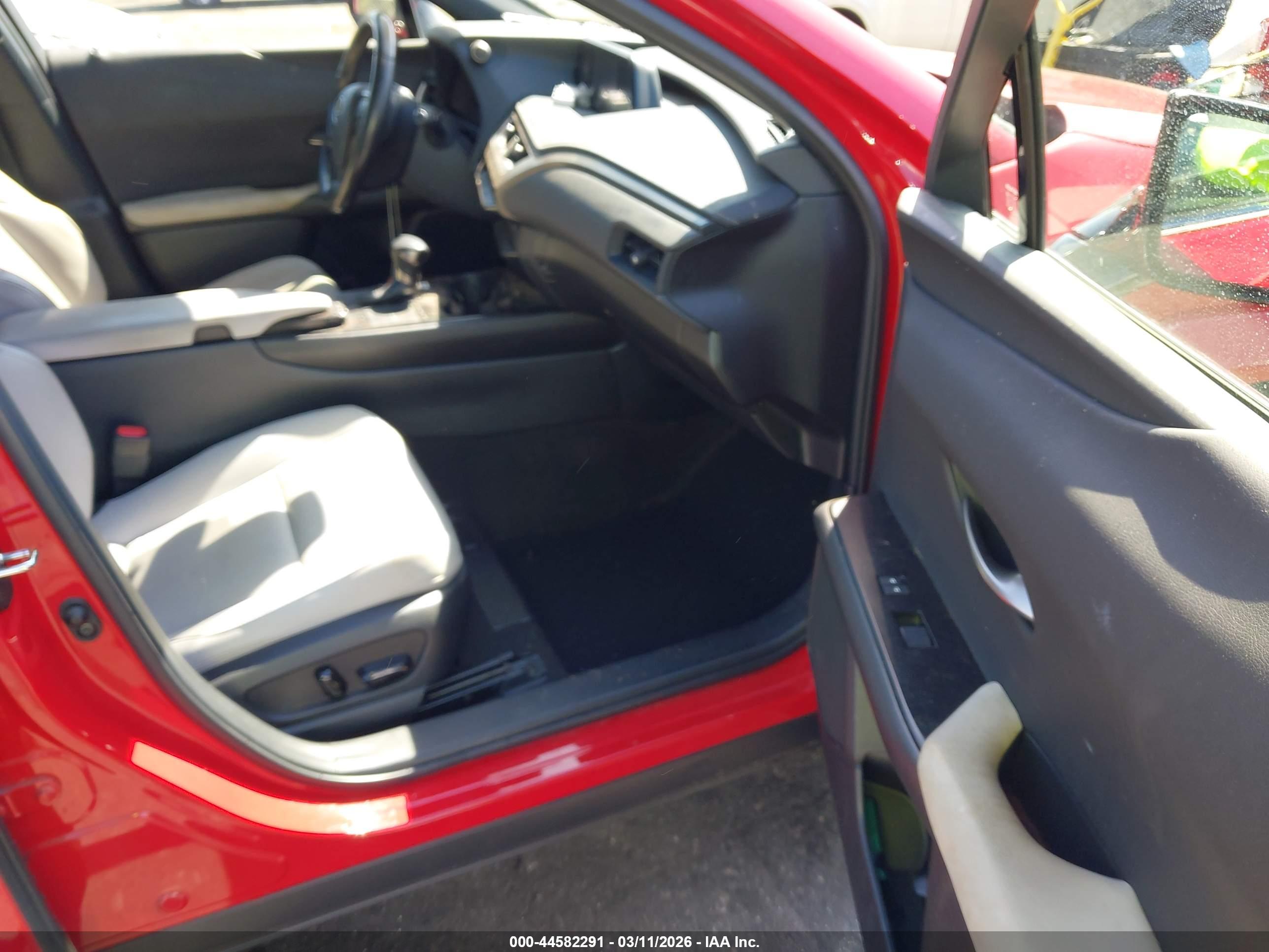 LEXUS UX image 5