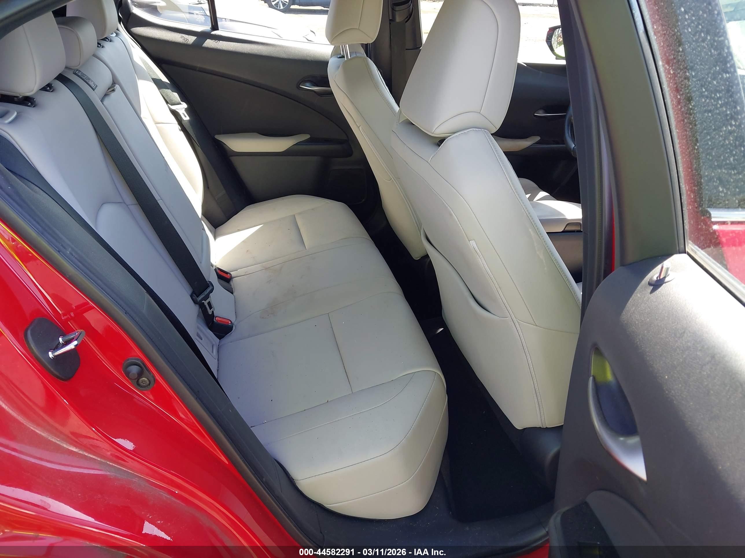 LEXUS UX image 8