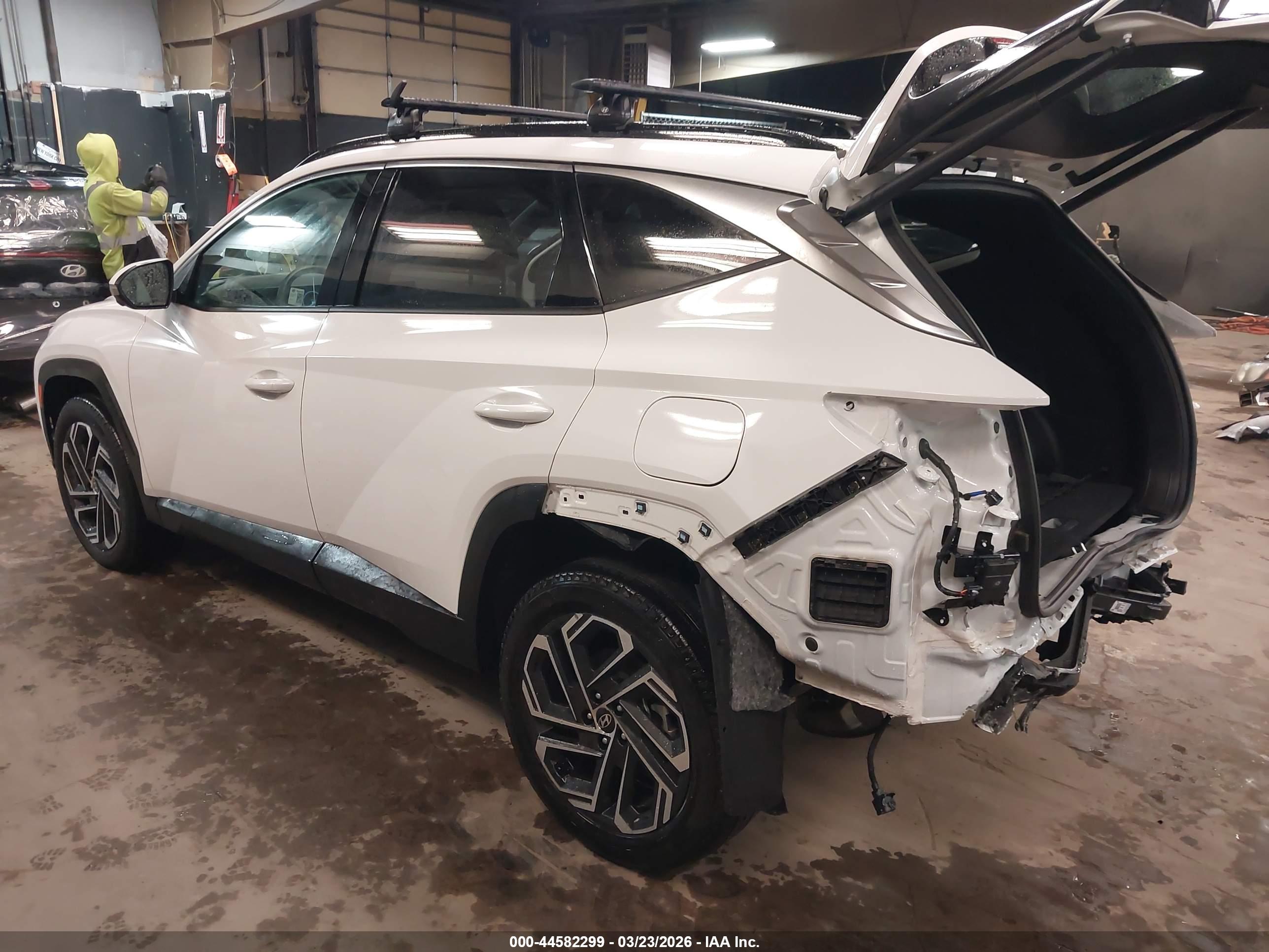 HYUNDAI TUCSON image 3