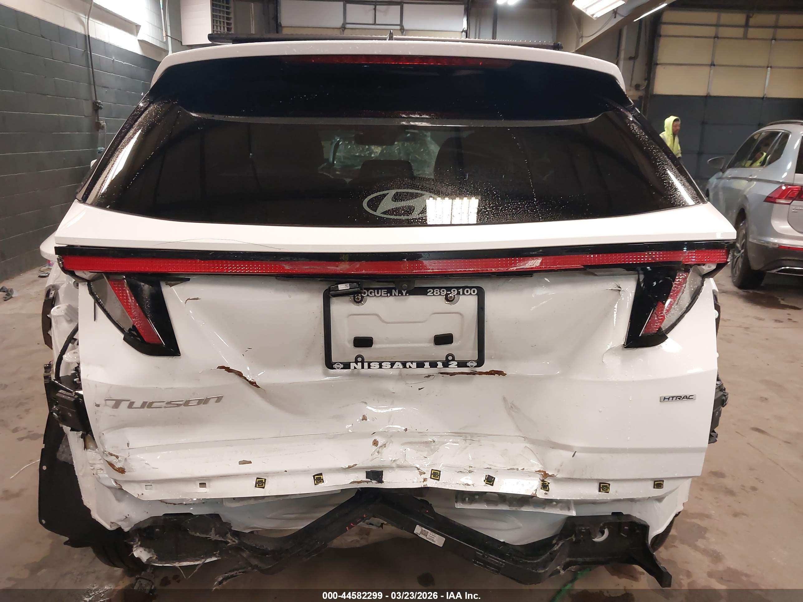 HYUNDAI TUCSON image 6